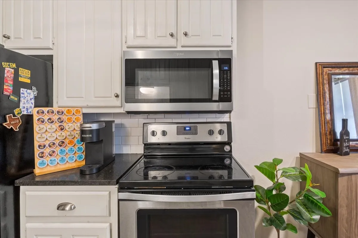 Condominium For Sale in Mc Lennan County , 1214 Baylor Avenue 202, Waco, Texas 76706, 2 Bedroom, 2 Bathroom, Garage spaces, 832 Sqft, built in 1983, mls#21390270, Real Estate Agent in Waco, Homes For Sale in Mc Lennan county, Homes For Sale in Waco, Realtor in Waco Texas, Real Estate Brokerage Independent Realty Texas, Luminita Cordes Realtor