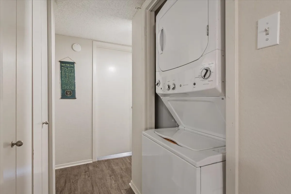 Condominium For Sale in Mc Lennan County , 1214 Baylor Avenue 202, Waco, Texas 76706, 2 Bedroom, 2 Bathroom, Garage spaces, 832 Sqft, built in 1983, mls#21390270, Real Estate Agent in Waco, Homes For Sale in Mc Lennan county, Homes For Sale in Waco, Realtor in Waco Texas, Real Estate Brokerage Independent Realty Texas, Luminita Cordes Realtor