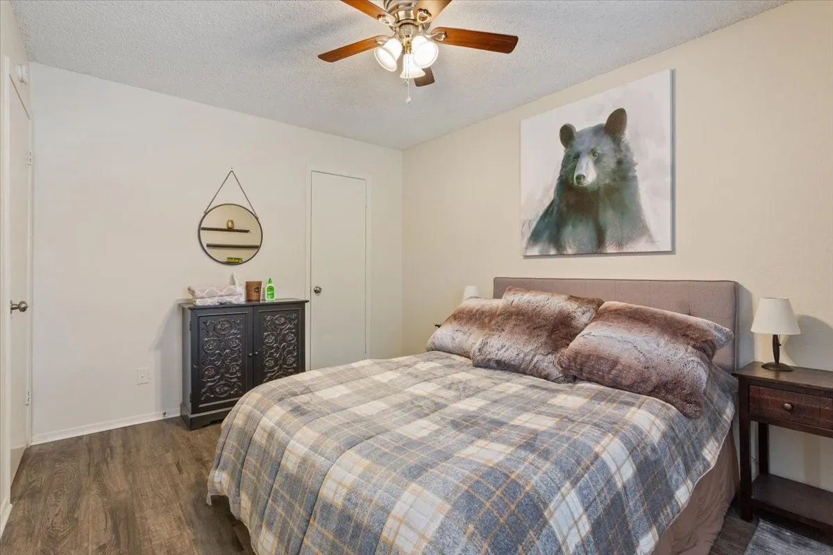 Condominium For Sale in Mc Lennan County , 1214 Baylor Avenue 202, Waco, Texas 76706, 2 Bedroom, 2 Bathroom, Garage spaces, 832 Sqft, built in 1983, mls#21390270, Real Estate Agent in Waco, Homes For Sale in Mc Lennan county, Homes For Sale in Waco, Realtor in Waco Texas, Real Estate Brokerage Independent Realty Texas, Luminita Cordes Realtor