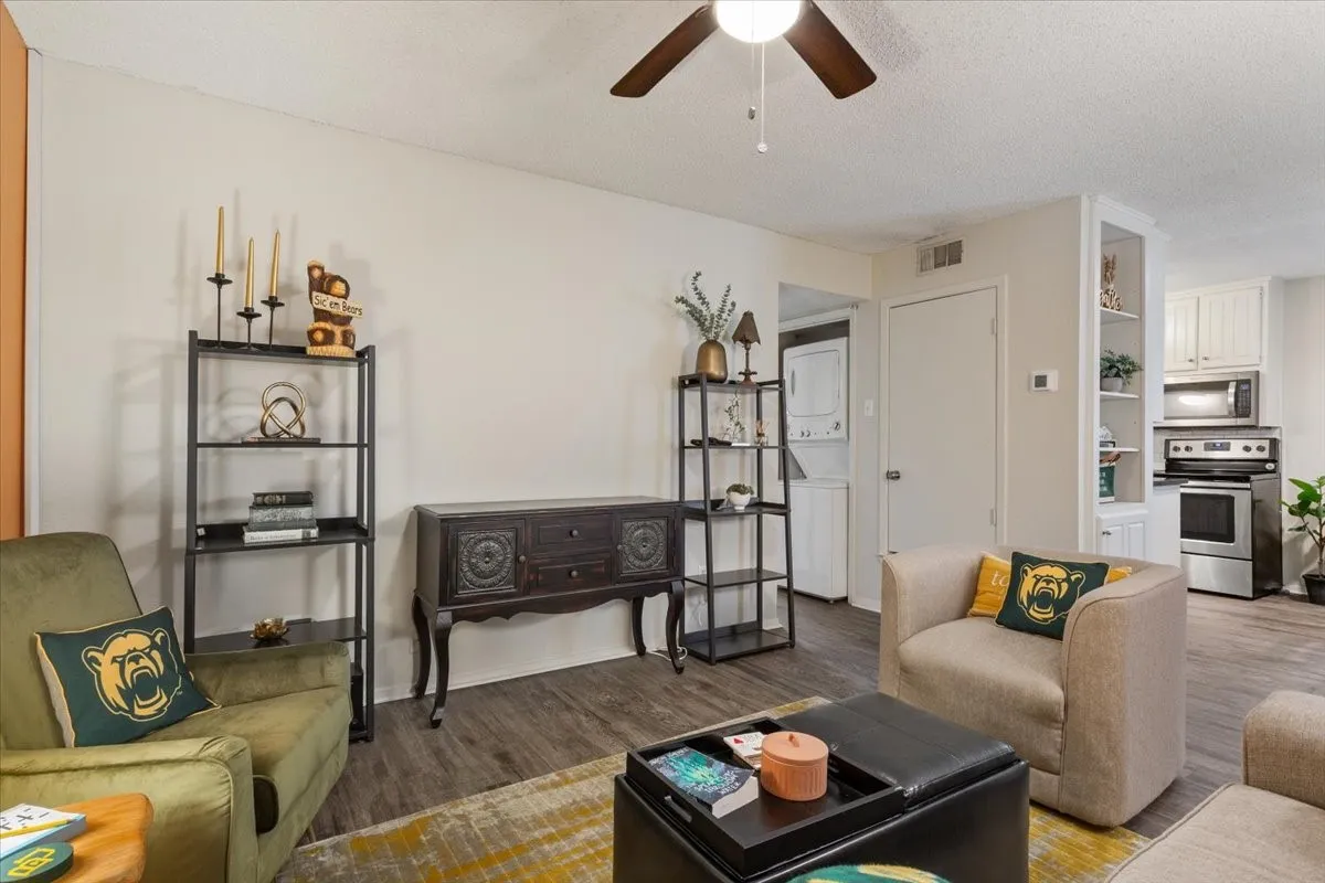 Condominium For Sale in Mc Lennan County , 1214 Baylor Avenue 202, Waco, Texas 76706, 2 Bedroom, 2 Bathroom, Garage spaces, 832 Sqft, built in 1983, mls#21390270, Real Estate Agent in Waco, Homes For Sale in Mc Lennan county, Homes For Sale in Waco, Realtor in Waco Texas, Real Estate Brokerage Independent Realty Texas, Luminita Cordes Realtor