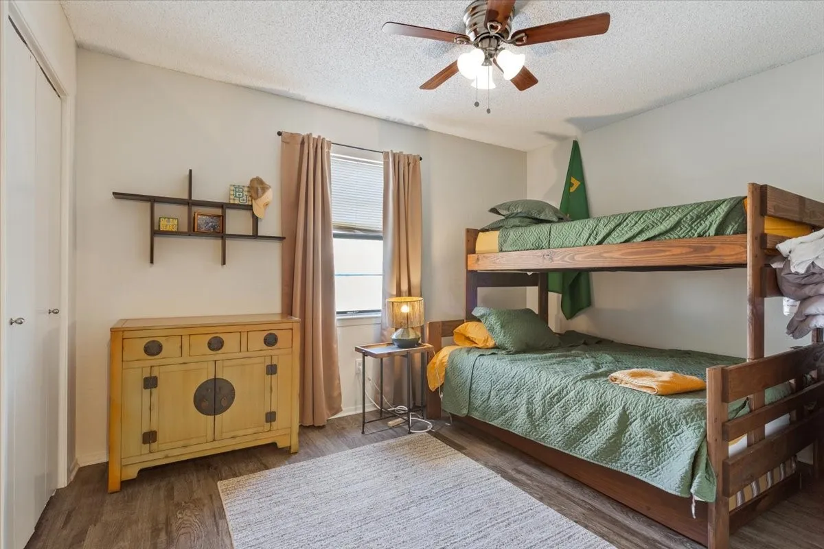 Condominium For Sale in Mc Lennan County , 1214 Baylor Avenue 202, Waco, Texas 76706, 2 Bedroom, 2 Bathroom, Garage spaces, 832 Sqft, built in 1983, mls#21390270, Real Estate Agent in Waco, Homes For Sale in Mc Lennan county, Homes For Sale in Waco, Realtor in Waco Texas, Real Estate Brokerage Independent Realty Texas, Luminita Cordes Realtor
