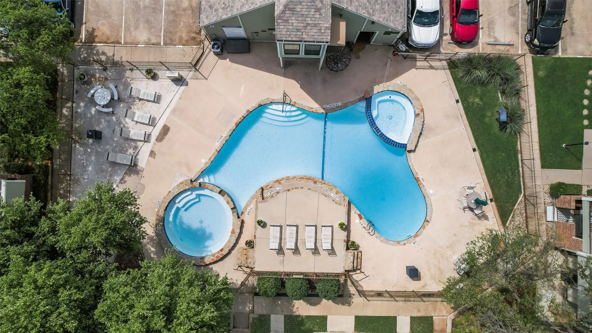 Condominium For Sale in Tarrant County , 3129 Sondra Drive 102, Fort Worth, Texas 76107, 1 Bedroom, 1 Bathroom, Garage spaces, 688 Sqft, built in 1983, mls#21390919, Real Estate Agent in Fort Worth, Homes For Sale in Tarrant county, Homes For Sale in Fort Worth, Realtor in Fort Worth Texas, Real Estate Brokerage Independent Realty Texas, Luminita Cordes Realtor