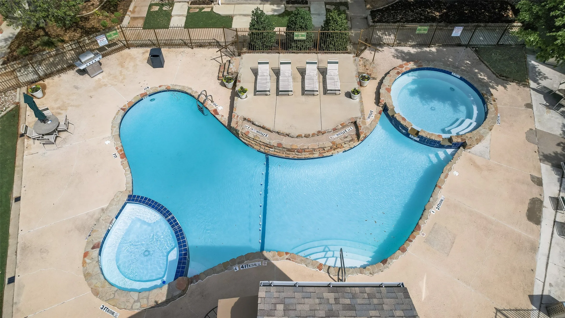 Condominium For Sale in Tarrant County , 3129 Sondra Drive 102, Fort Worth, Texas 76107, 1 Bedroom, 1 Bathroom, Garage spaces, 688 Sqft, built in 1983, mls#21390919, Real Estate Agent in Fort Worth, Homes For Sale in Tarrant county, Homes For Sale in Fort Worth, Realtor in Fort Worth Texas, Real Estate Brokerage Independent Realty Texas, Luminita Cordes Realtor