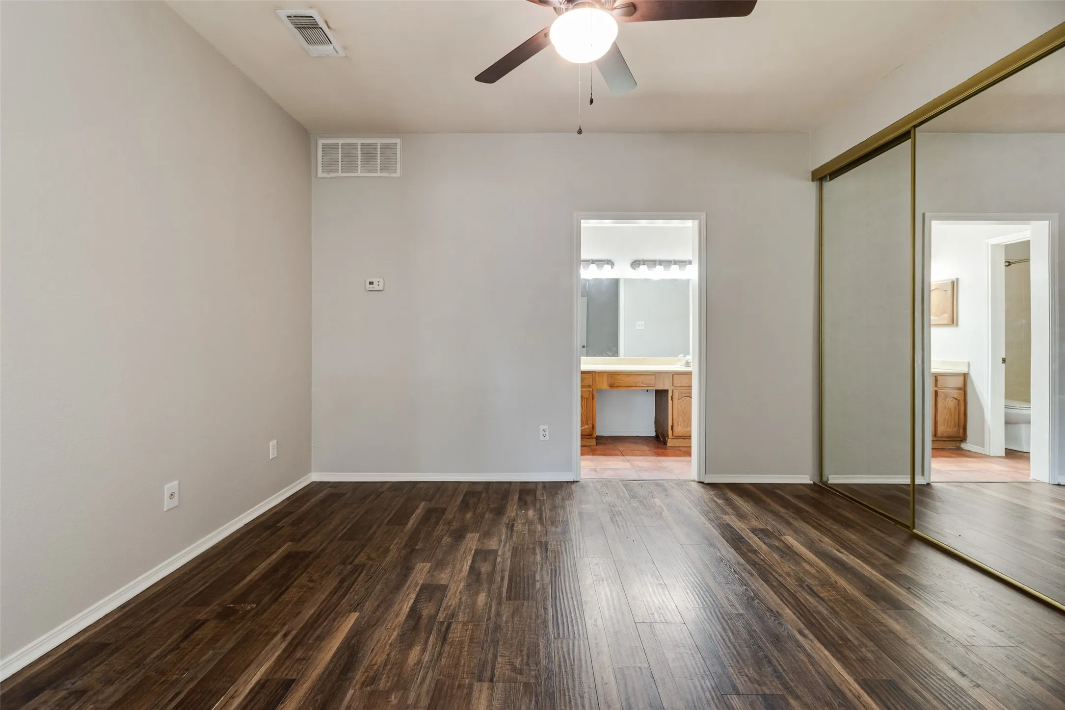 Condominium For Sale in Tarrant County , 3129 Sondra Drive 102, Fort Worth, Texas 76107, 1 Bedroom, 1 Bathroom, Garage spaces, 688 Sqft, built in 1983, mls#21390919, Real Estate Agent in Fort Worth, Homes For Sale in Tarrant county, Homes For Sale in Fort Worth, Realtor in Fort Worth Texas, Real Estate Brokerage Independent Realty Texas, Luminita Cordes Realtor