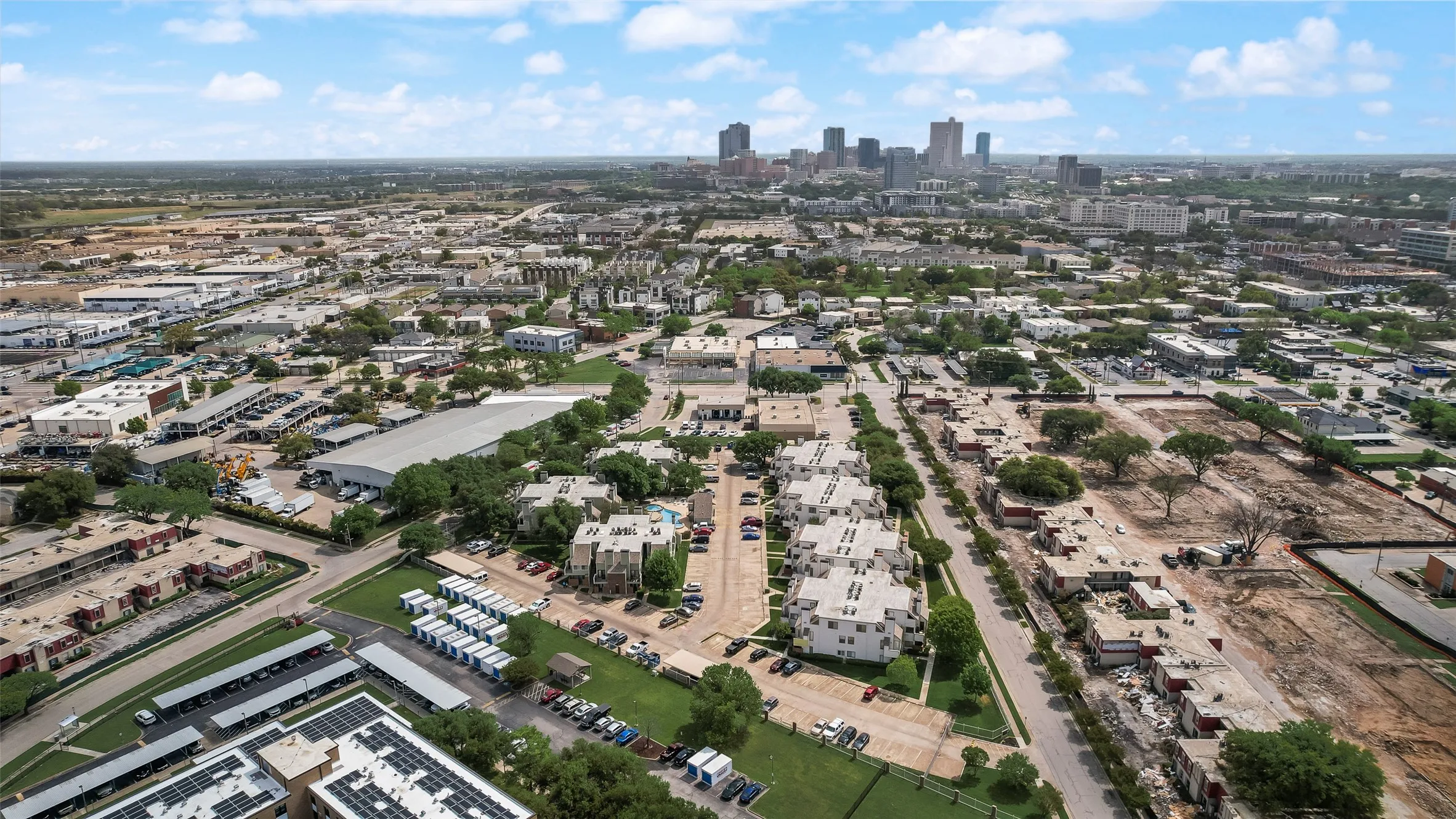 Condominium For Sale in Tarrant County , 3129 Sondra Drive 102, Fort Worth, Texas 76107, 1 Bedroom, 1 Bathroom, Garage spaces, 688 Sqft, built in 1983, mls#21390919, Real Estate Agent in Fort Worth, Homes For Sale in Tarrant county, Homes For Sale in Fort Worth, Realtor in Fort Worth Texas, Real Estate Brokerage Independent Realty Texas, Luminita Cordes Realtor