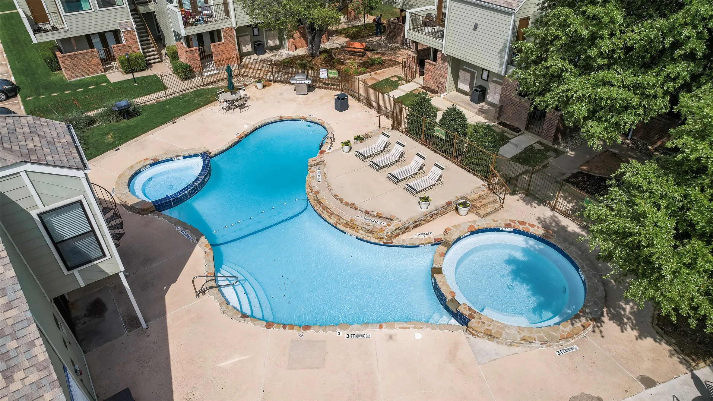 Condominium For Sale in Tarrant County , 3129 Sondra Drive 102, Fort Worth, Texas 76107, 1 Bedroom, 1 Bathroom, Garage spaces, 688 Sqft, built in 1983, mls#21390919, Real Estate Agent in Fort Worth, Homes For Sale in Tarrant county, Homes For Sale in Fort Worth, Realtor in Fort Worth Texas, Real Estate Brokerage Independent Realty Texas, Luminita Cordes Realtor
