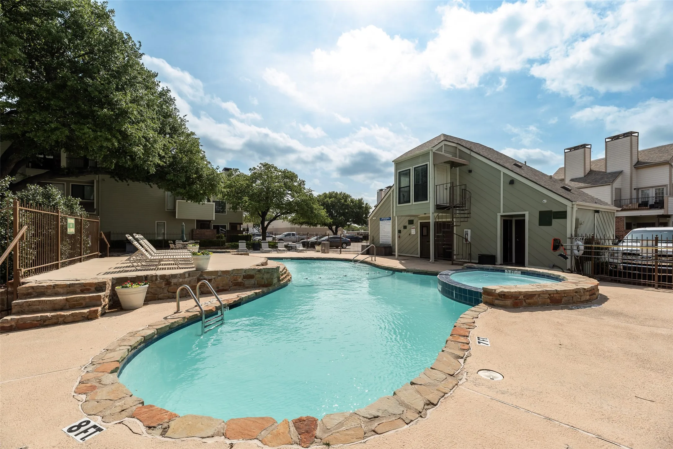 Condominium For Sale in Tarrant County , 3129 Sondra Drive 102, Fort Worth, Texas 76107, 1 Bedroom, 1 Bathroom, Garage spaces, 688 Sqft, built in 1983, mls#21390919, Real Estate Agent in Fort Worth, Homes For Sale in Tarrant county, Homes For Sale in Fort Worth, Realtor in Fort Worth Texas, Real Estate Brokerage Independent Realty Texas, Luminita Cordes Realtor