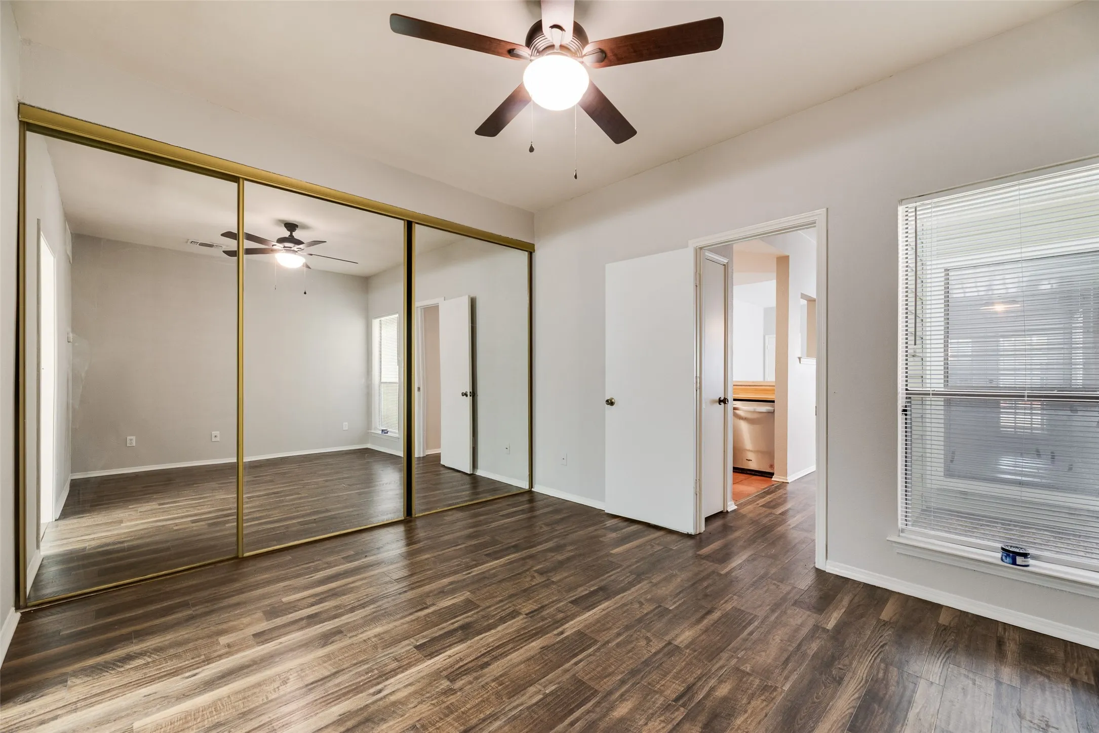 Condominium For Sale in Tarrant County , 3129 Sondra Drive 102, Fort Worth, Texas 76107, 1 Bedroom, 1 Bathroom, Garage spaces, 688 Sqft, built in 1983, mls#21390919, Real Estate Agent in Fort Worth, Homes For Sale in Tarrant county, Homes For Sale in Fort Worth, Realtor in Fort Worth Texas, Real Estate Brokerage Independent Realty Texas, Luminita Cordes Realtor