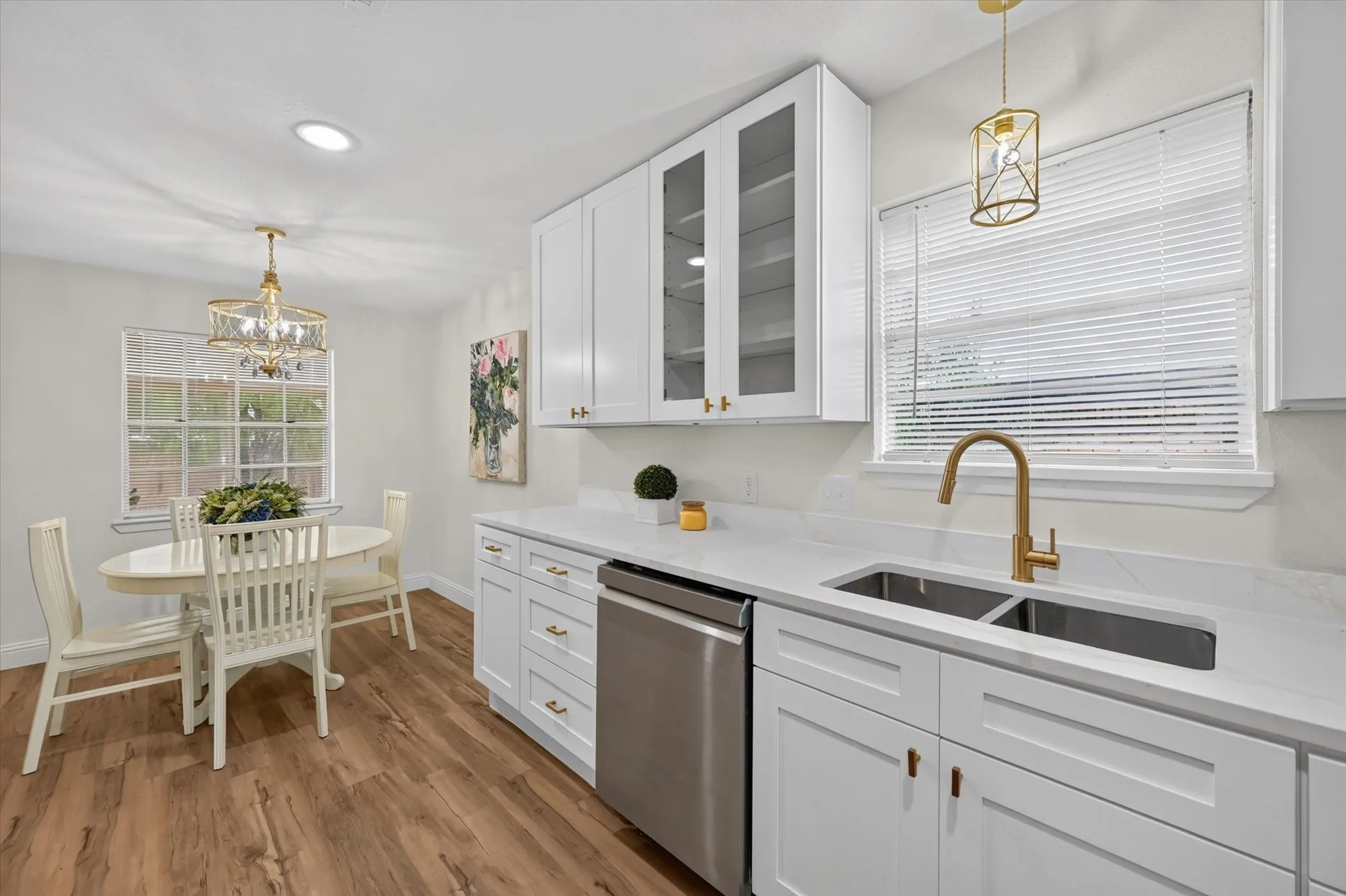 Single Family Residence For Sale in Tarrant County , 1904 Briar Meadow Drive, Arlington, Texas 76014, 3 Bedroom, 2 Bathroom, 2 Garage spaces, 1,769 Sqft, built in 1977, mls#21390720, Real Estate Agent in Arlington, Homes For Sale in Tarrant county, Homes For Sale in Arlington, Realtor in Arlington Texas, Real Estate Brokerage Independent Realty Texas, Luminita Cordes Realtor