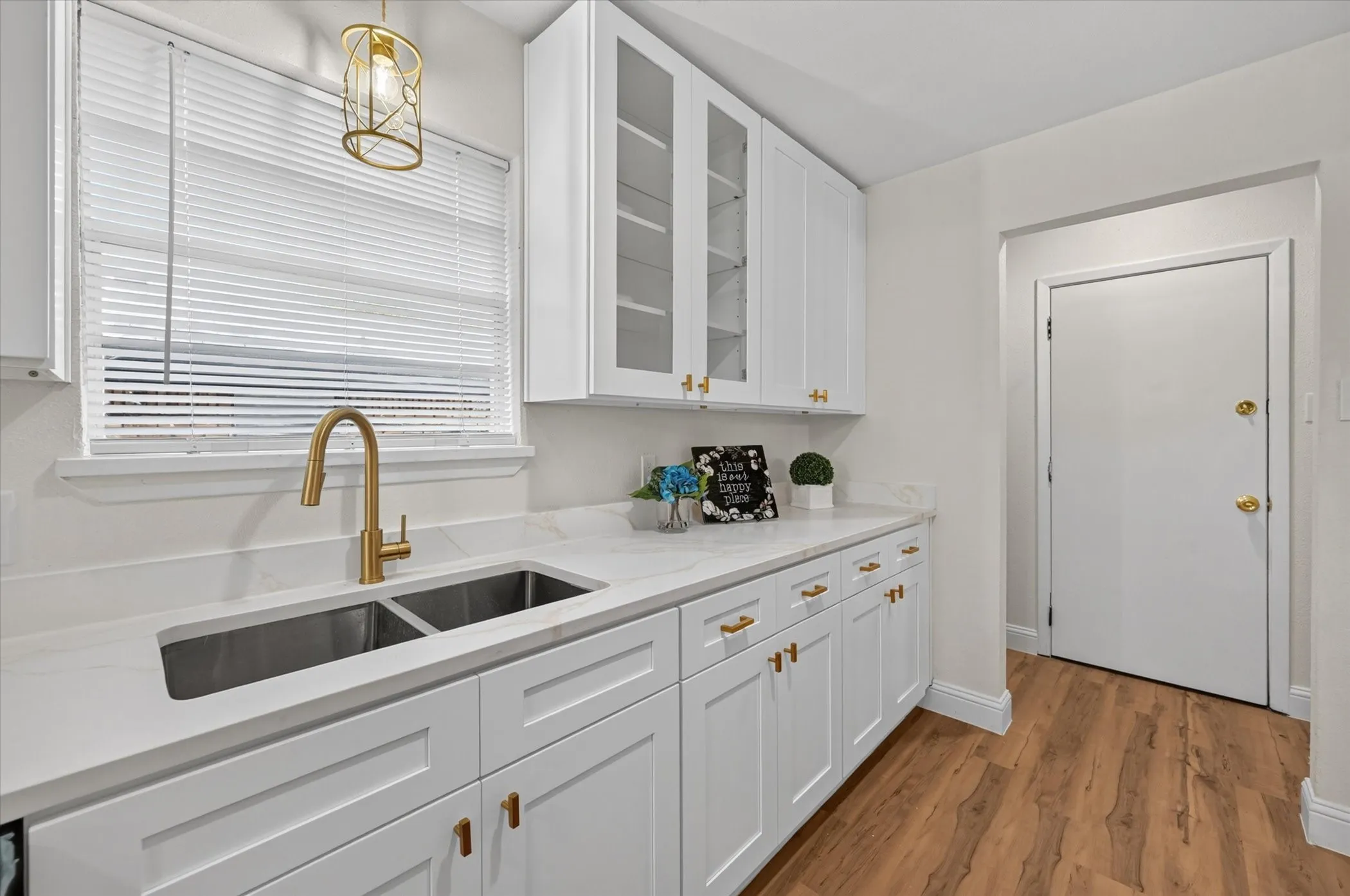 Single Family Residence For Sale in Tarrant County , 1904 Briar Meadow Drive, Arlington, Texas 76014, 3 Bedroom, 2 Bathroom, 2 Garage spaces, 1,769 Sqft, built in 1977, mls#21390720, Real Estate Agent in Arlington, Homes For Sale in Tarrant county, Homes For Sale in Arlington, Realtor in Arlington Texas, Real Estate Brokerage Independent Realty Texas, Luminita Cordes Realtor