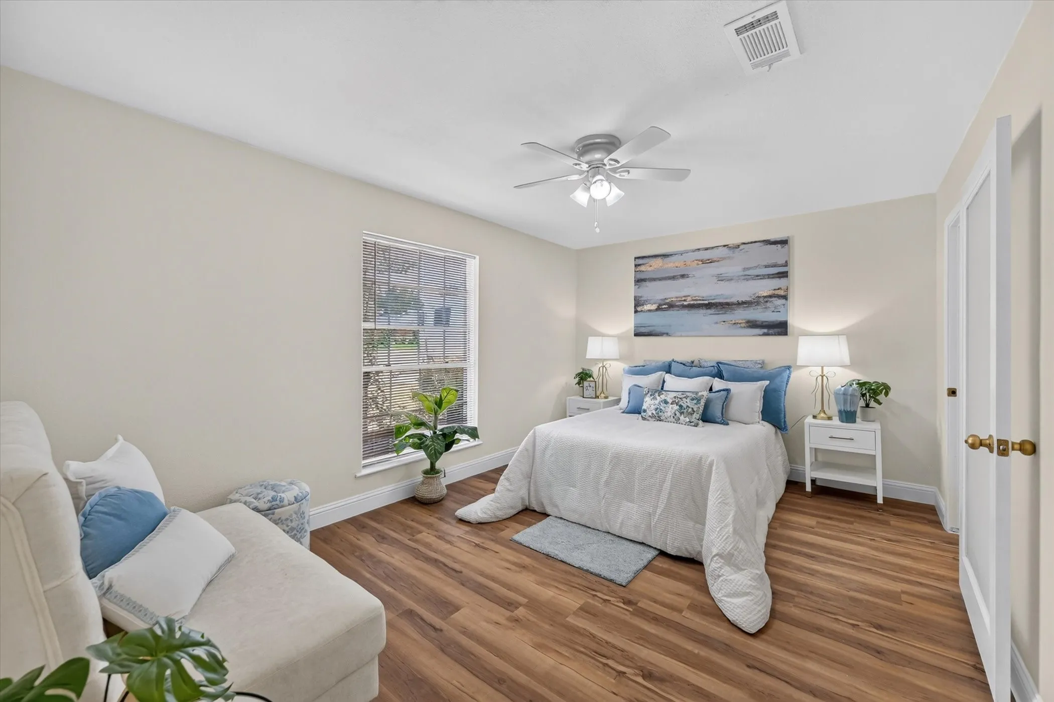 Single Family Residence For Sale in Tarrant County , 1904 Briar Meadow Drive, Arlington, Texas 76014, 3 Bedroom, 2 Bathroom, 2 Garage spaces, 1,769 Sqft, built in 1977, mls#21390720, Real Estate Agent in Arlington, Homes For Sale in Tarrant county, Homes For Sale in Arlington, Realtor in Arlington Texas, Real Estate Brokerage Independent Realty Texas, Luminita Cordes Realtor