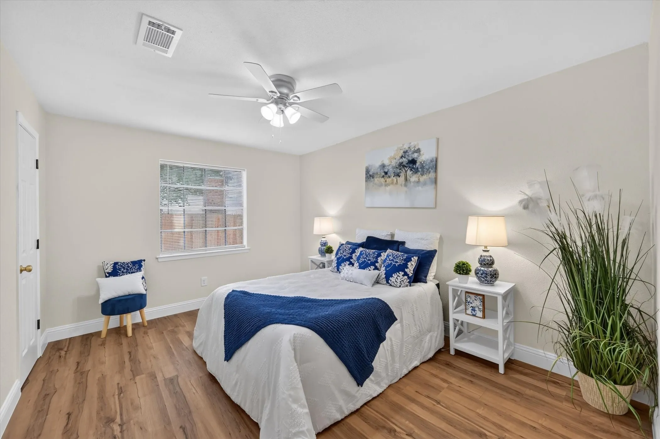 Single Family Residence For Sale in Tarrant County , 1904 Briar Meadow Drive, Arlington, Texas 76014, 3 Bedroom, 2 Bathroom, 2 Garage spaces, 1,769 Sqft, built in 1977, mls#21390720, Real Estate Agent in Arlington, Homes For Sale in Tarrant county, Homes For Sale in Arlington, Realtor in Arlington Texas, Real Estate Brokerage Independent Realty Texas, Luminita Cordes Realtor