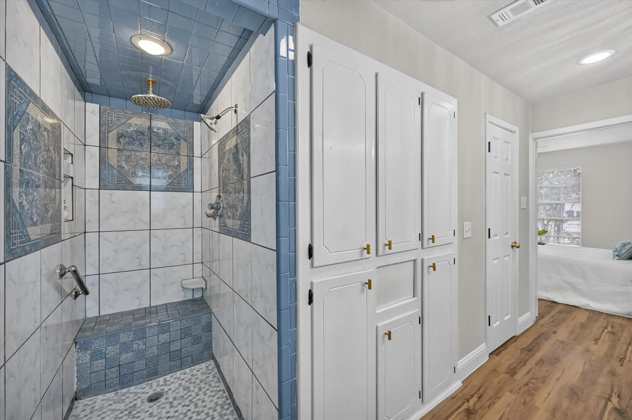 Single Family Residence For Sale in Tarrant County , 1904 Briar Meadow Drive, Arlington, Texas 76014, 3 Bedroom, 2 Bathroom, 2 Garage spaces, 1,769 Sqft, built in 1977, mls#21390720, Real Estate Agent in Arlington, Homes For Sale in Tarrant county, Homes For Sale in Arlington, Realtor in Arlington Texas, Real Estate Brokerage Independent Realty Texas, Luminita Cordes Realtor