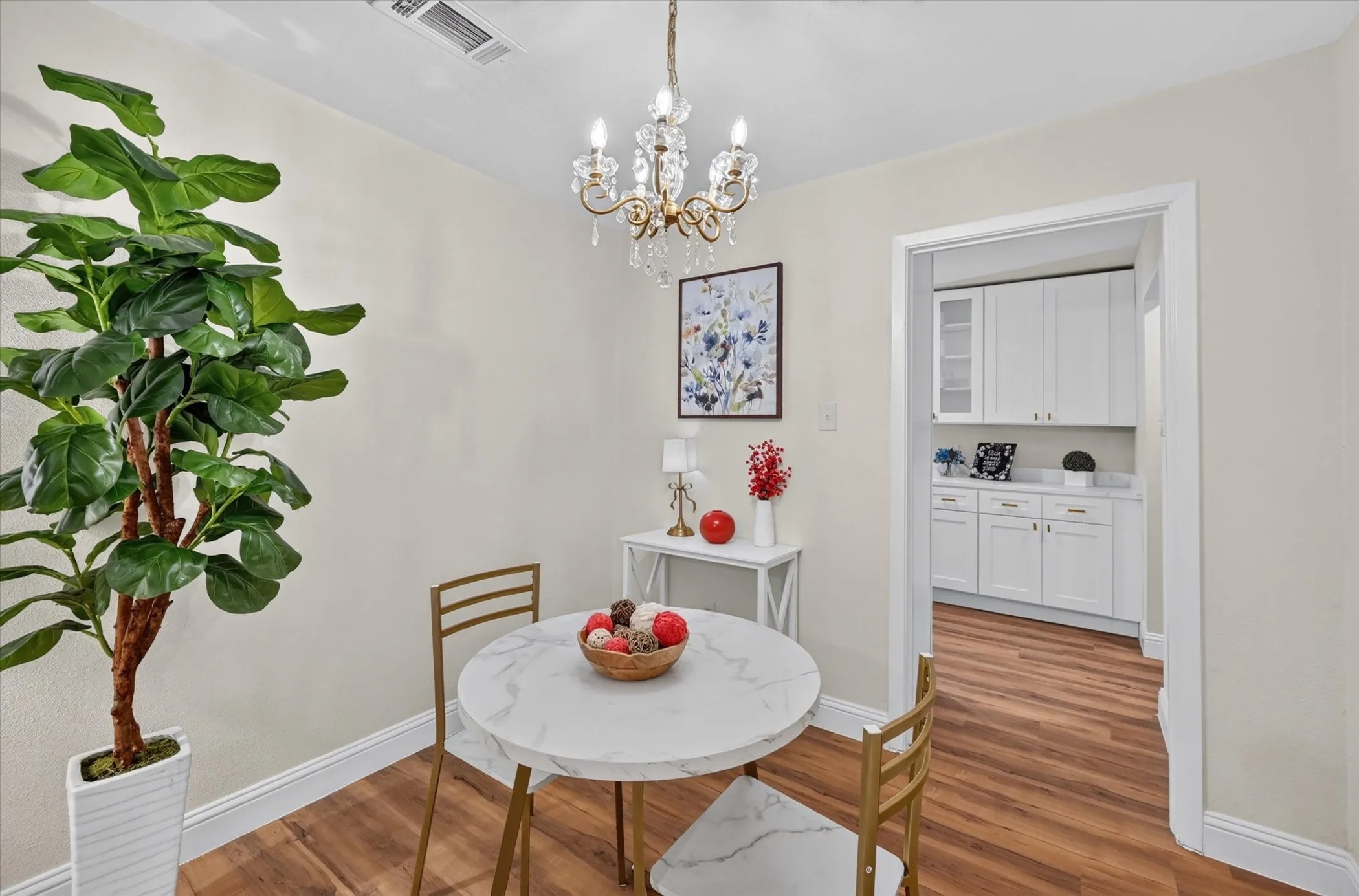Single Family Residence For Sale in Tarrant County , 1904 Briar Meadow Drive, Arlington, Texas 76014, 3 Bedroom, 2 Bathroom, 2 Garage spaces, 1,769 Sqft, built in 1977, mls#21390720, Real Estate Agent in Arlington, Homes For Sale in Tarrant county, Homes For Sale in Arlington, Realtor in Arlington Texas, Real Estate Brokerage Independent Realty Texas, Luminita Cordes Realtor