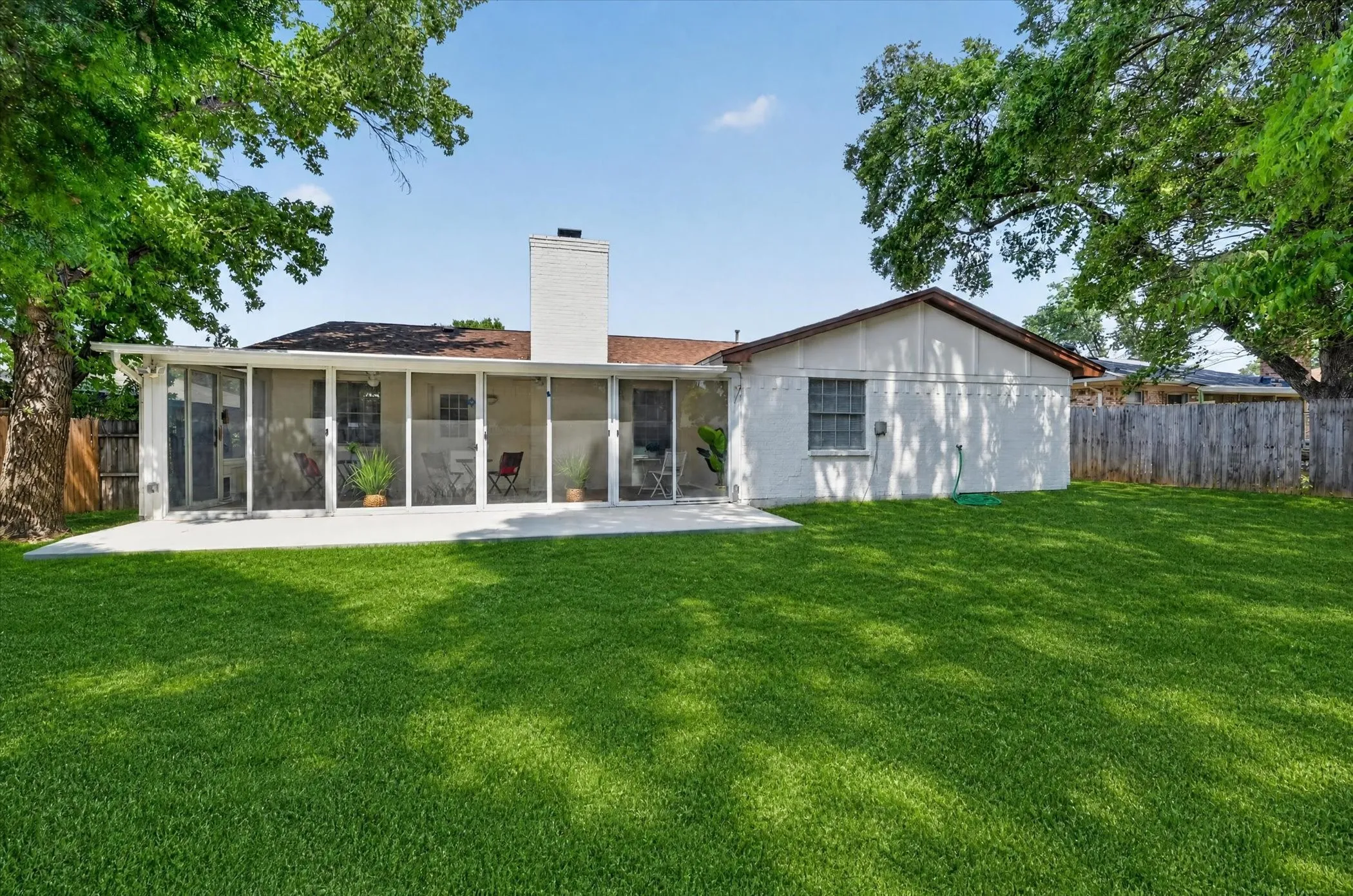 Single Family Residence For Sale in Tarrant County , 1904 Briar Meadow Drive, Arlington, Texas 76014, 3 Bedroom, 2 Bathroom, 2 Garage spaces, 1,769 Sqft, built in 1977, mls#21390720, Real Estate Agent in Arlington, Homes For Sale in Tarrant county, Homes For Sale in Arlington, Realtor in Arlington Texas, Real Estate Brokerage Independent Realty Texas, Luminita Cordes Realtor