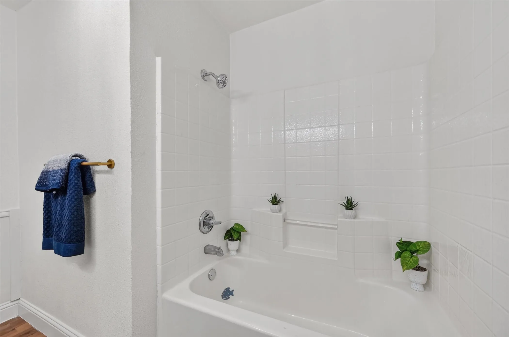 Single Family Residence For Sale in Tarrant County , 1904 Briar Meadow Drive, Arlington, Texas 76014, 3 Bedroom, 2 Bathroom, 2 Garage spaces, 1,769 Sqft, built in 1977, mls#21390720, Real Estate Agent in Arlington, Homes For Sale in Tarrant county, Homes For Sale in Arlington, Realtor in Arlington Texas, Real Estate Brokerage Independent Realty Texas, Luminita Cordes Realtor
