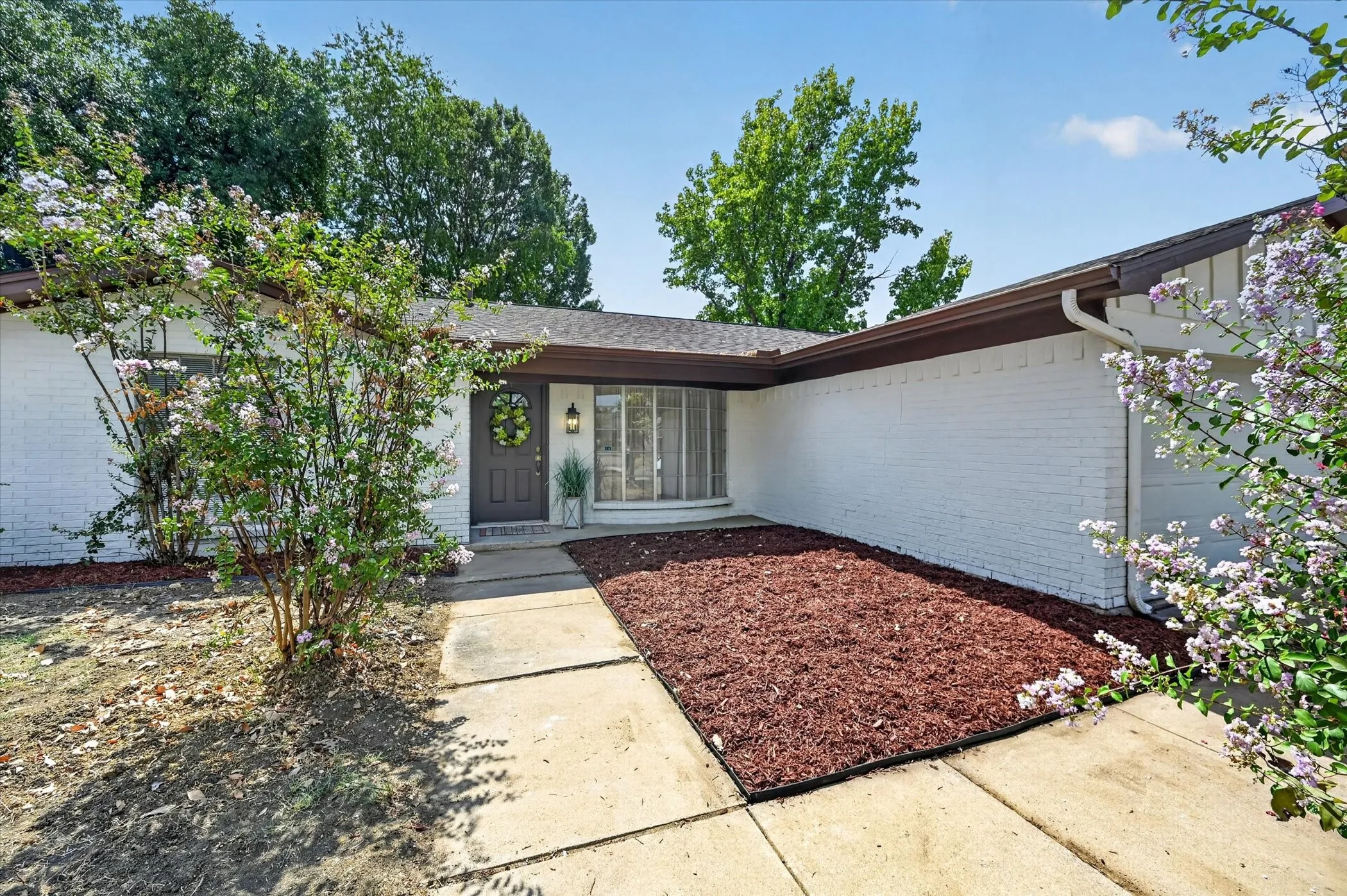 Single Family Residence For Sale in Tarrant County , 1904 Briar Meadow Drive, Arlington, Texas 76014, 3 Bedroom, 2 Bathroom, 2 Garage spaces, 1,769 Sqft, built in 1977, mls#21390720, Real Estate Agent in Arlington, Homes For Sale in Tarrant county, Homes For Sale in Arlington, Realtor in Arlington Texas, Real Estate Brokerage Independent Realty Texas, Luminita Cordes Realtor