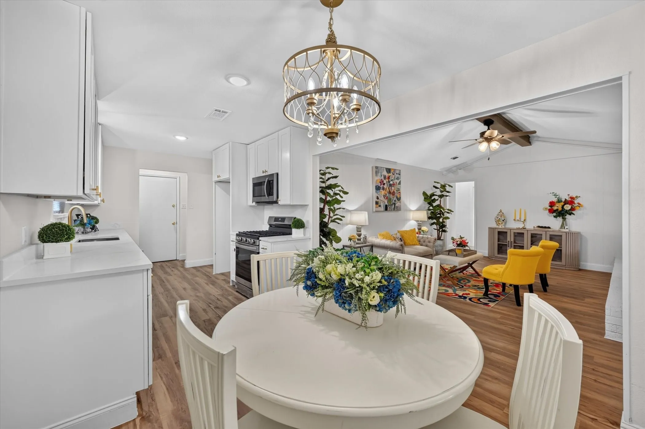 Single Family Residence For Sale in Tarrant County , 1904 Briar Meadow Drive, Arlington, Texas 76014, 3 Bedroom, 2 Bathroom, 2 Garage spaces, 1,769 Sqft, built in 1977, mls#21390720, Real Estate Agent in Arlington, Homes For Sale in Tarrant county, Homes For Sale in Arlington, Realtor in Arlington Texas, Real Estate Brokerage Independent Realty Texas, Luminita Cordes Realtor