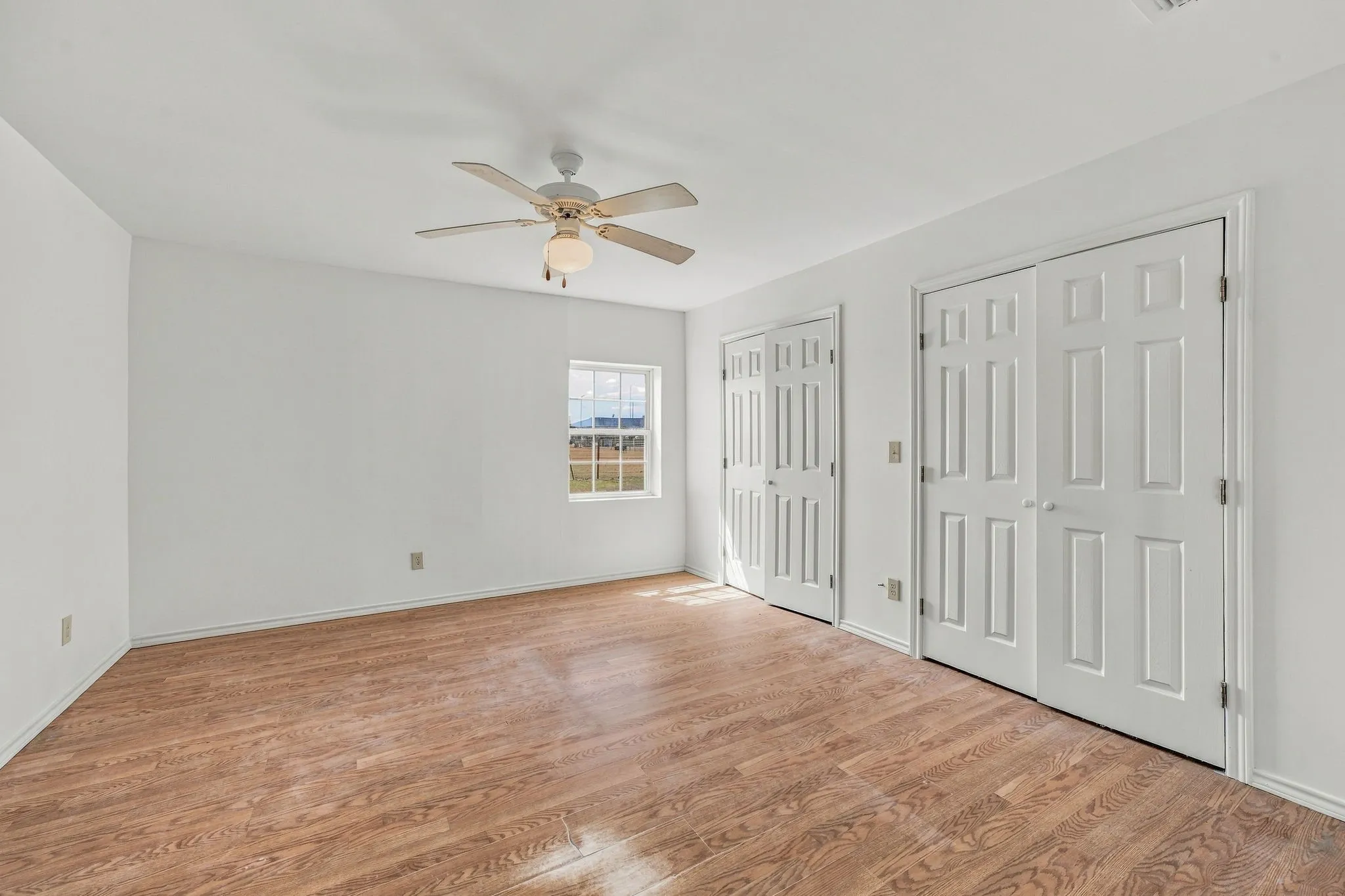 Single Family Residence For Sale in Erath County , 7829 County Road 176, Stephenville, Texas 76401, 2 Bedroom, 1 Bathroom, Garage spaces, 1,340 Sqft, built in 2007, mls#21390934, Real Estate Agent in Stephenville, Homes For Sale in Erath county, Homes For Sale in Stephenville, Realtor in Stephenville Texas, Real Estate Brokerage Independent Realty Texas, Luminita Cordes Realtor