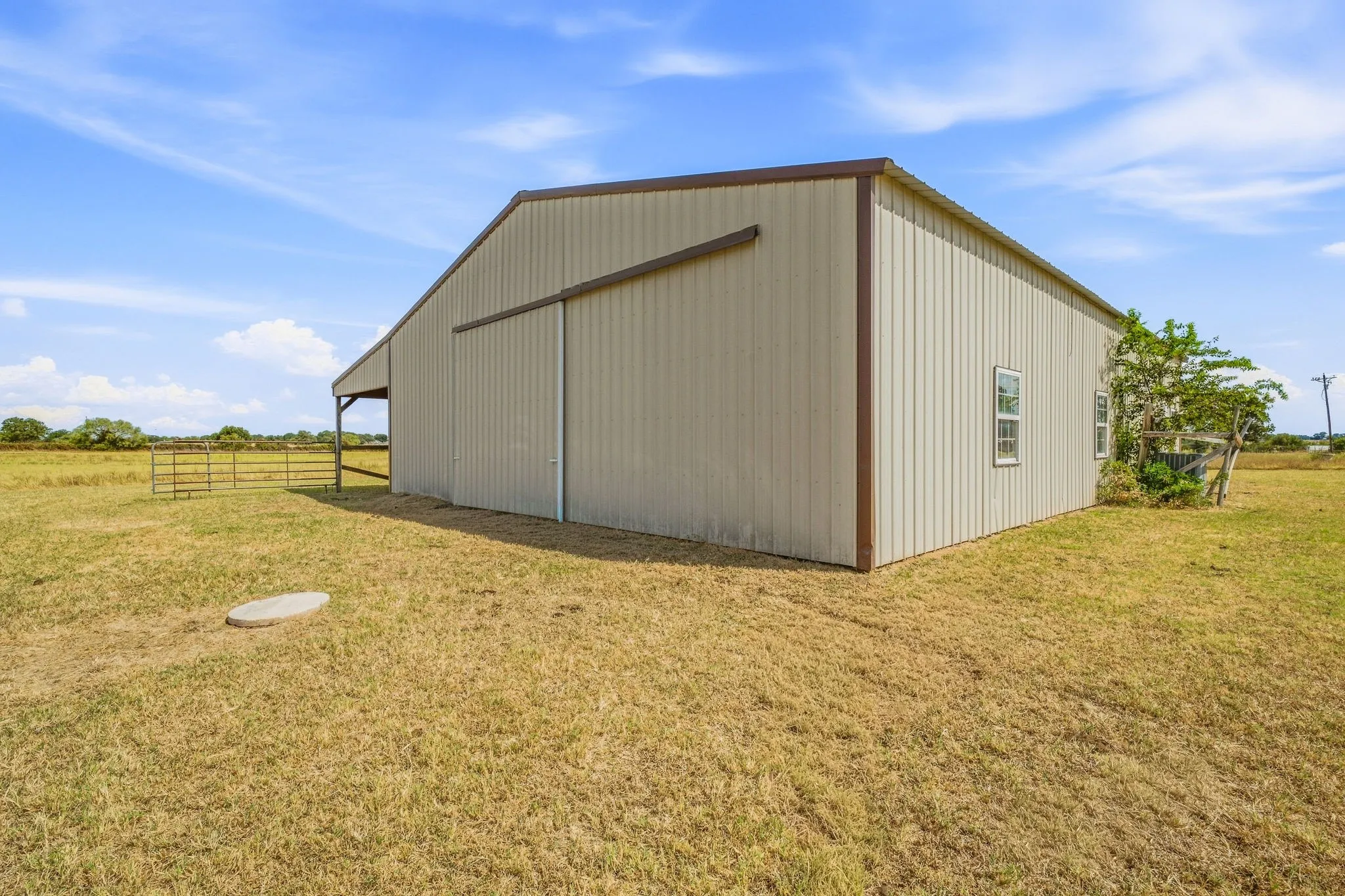 Single Family Residence For Sale in Erath County , 7829 County Road 176, Stephenville, Texas 76401, 2 Bedroom, 1 Bathroom, Garage spaces, 1,340 Sqft, built in 2007, mls#21390934, Real Estate Agent in Stephenville, Homes For Sale in Erath county, Homes For Sale in Stephenville, Realtor in Stephenville Texas, Real Estate Brokerage Independent Realty Texas, Luminita Cordes Realtor