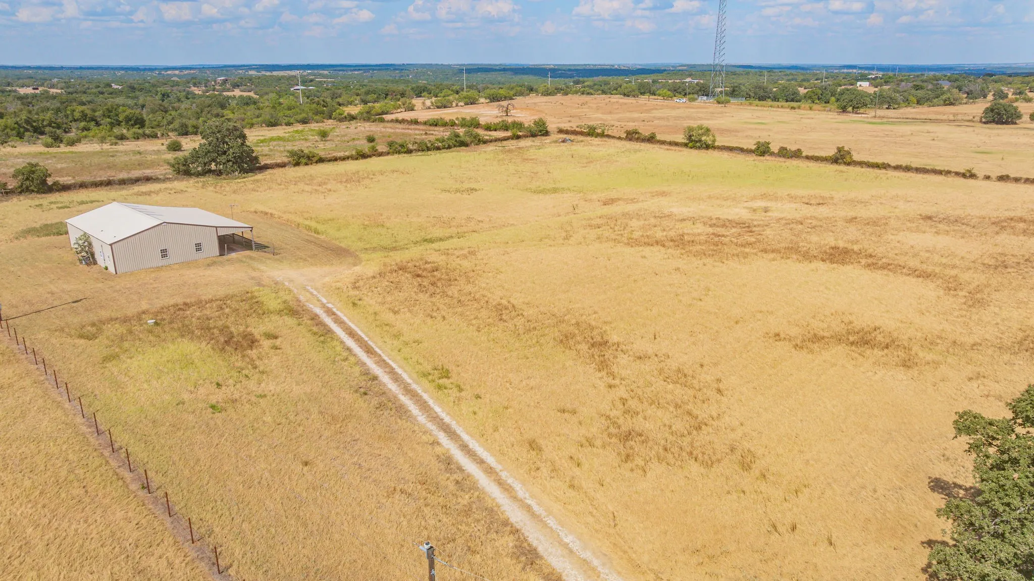 Single Family Residence For Sale in Erath County , 7829 County Road 176, Stephenville, Texas 76401, 2 Bedroom, 1 Bathroom, Garage spaces, 1,340 Sqft, built in 2007, mls#21390934, Real Estate Agent in Stephenville, Homes For Sale in Erath county, Homes For Sale in Stephenville, Realtor in Stephenville Texas, Real Estate Brokerage Independent Realty Texas, Luminita Cordes Realtor