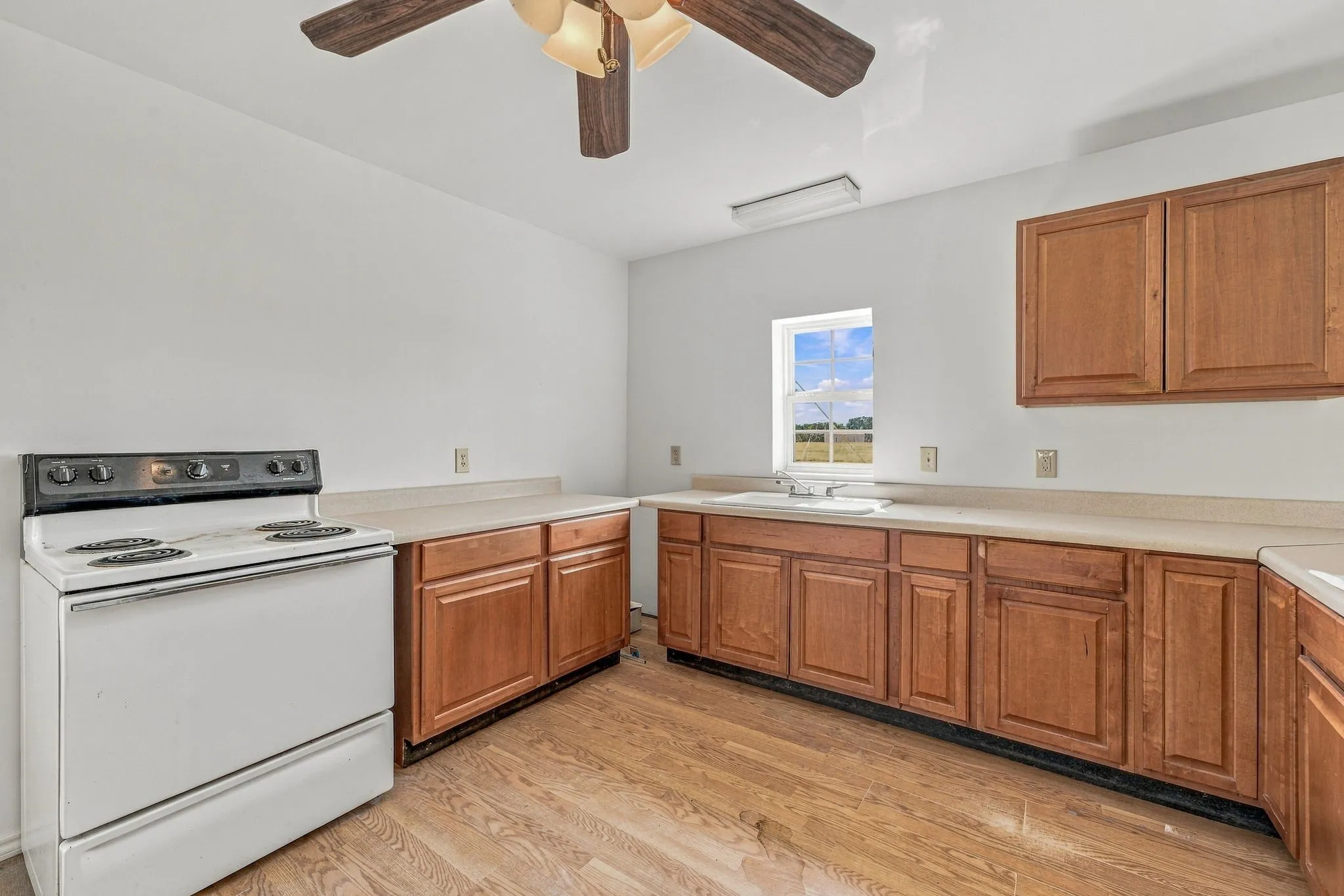 Single Family Residence For Sale in Erath County , 7829 County Road 176, Stephenville, Texas 76401, 2 Bedroom, 1 Bathroom, Garage spaces, 1,340 Sqft, built in 2007, mls#21390934, Real Estate Agent in Stephenville, Homes For Sale in Erath county, Homes For Sale in Stephenville, Realtor in Stephenville Texas, Real Estate Brokerage Independent Realty Texas, Luminita Cordes Realtor