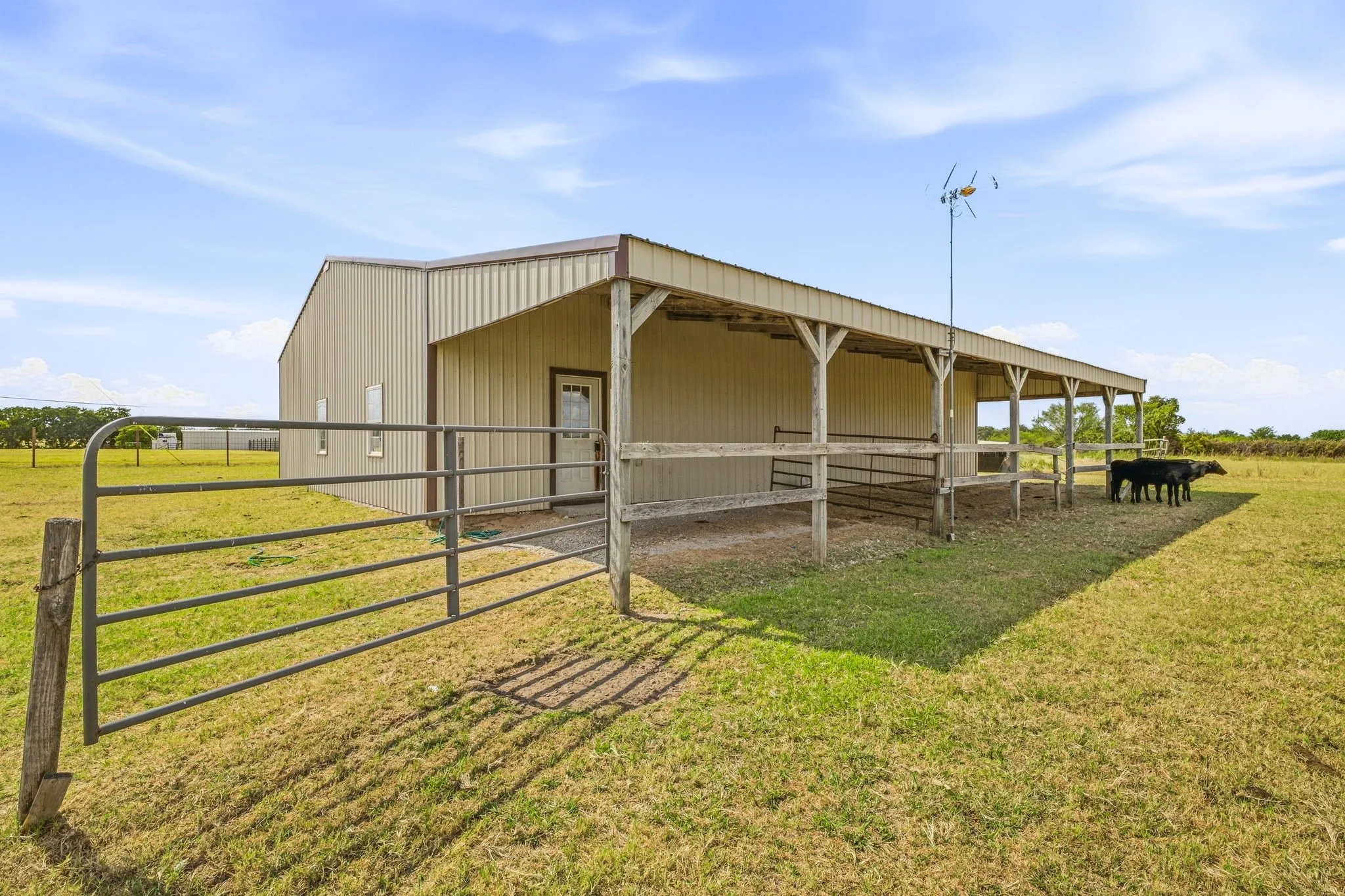 Single Family Residence For Sale in Erath County , 7829 County Road 176, Stephenville, Texas 76401, 2 Bedroom, 1 Bathroom, Garage spaces, 1,340 Sqft, built in 2007, mls#21390934, Real Estate Agent in Stephenville, Homes For Sale in Erath county, Homes For Sale in Stephenville, Realtor in Stephenville Texas, Real Estate Brokerage Independent Realty Texas, Luminita Cordes Realtor