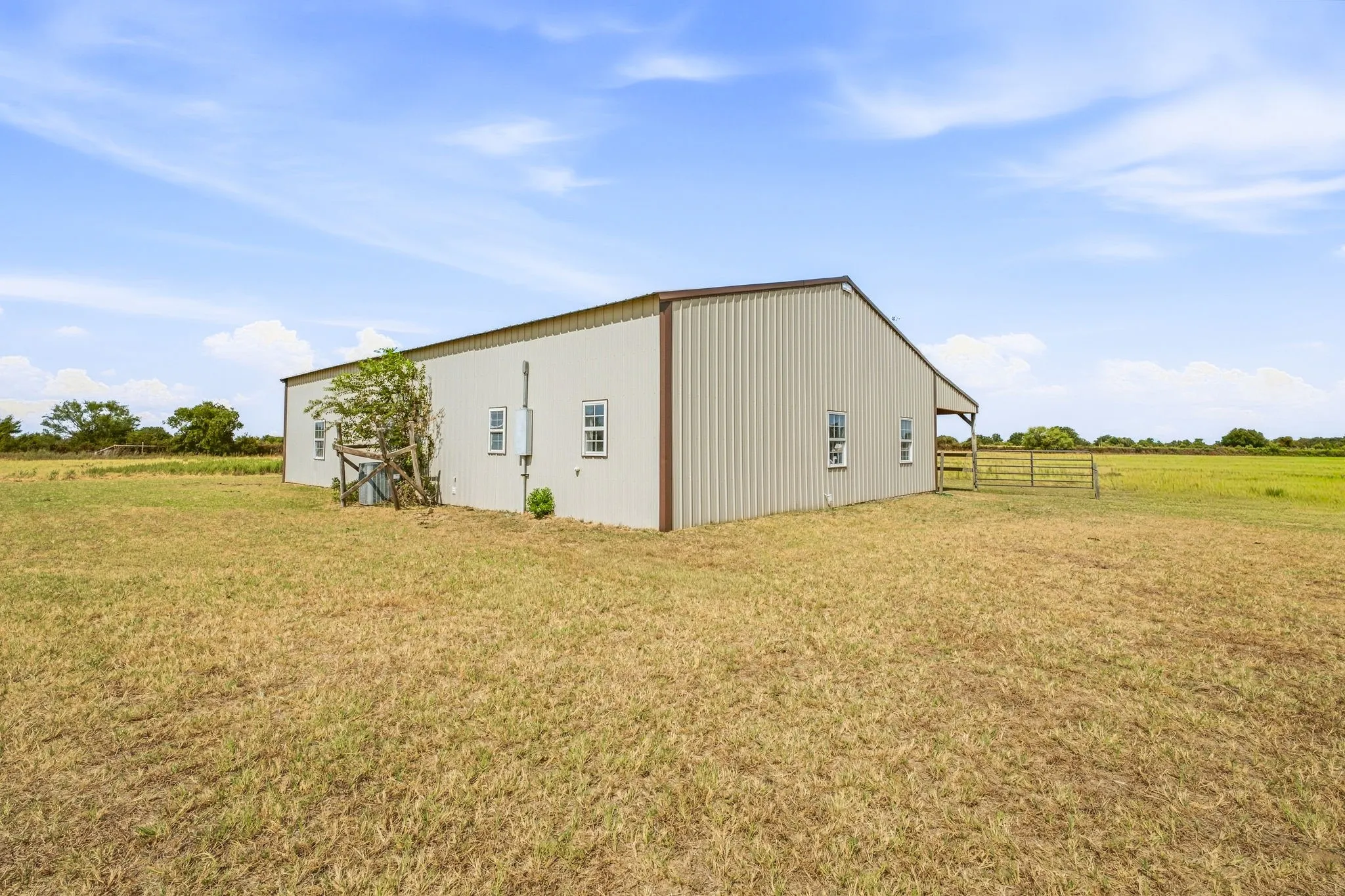 Single Family Residence For Sale in Erath County , 7829 County Road 176, Stephenville, Texas 76401, 2 Bedroom, 1 Bathroom, Garage spaces, 1,340 Sqft, built in 2007, mls#21390934, Real Estate Agent in Stephenville, Homes For Sale in Erath county, Homes For Sale in Stephenville, Realtor in Stephenville Texas, Real Estate Brokerage Independent Realty Texas, Luminita Cordes Realtor
