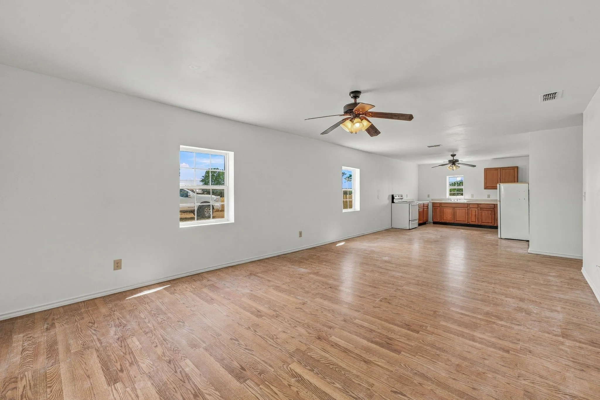 Single Family Residence For Sale in Erath County , 7829 County Road 176, Stephenville, Texas 76401, 2 Bedroom, 1 Bathroom, Garage spaces, 1,340 Sqft, built in 2007, mls#21390934, Real Estate Agent in Stephenville, Homes For Sale in Erath county, Homes For Sale in Stephenville, Realtor in Stephenville Texas, Real Estate Brokerage Independent Realty Texas, Luminita Cordes Realtor