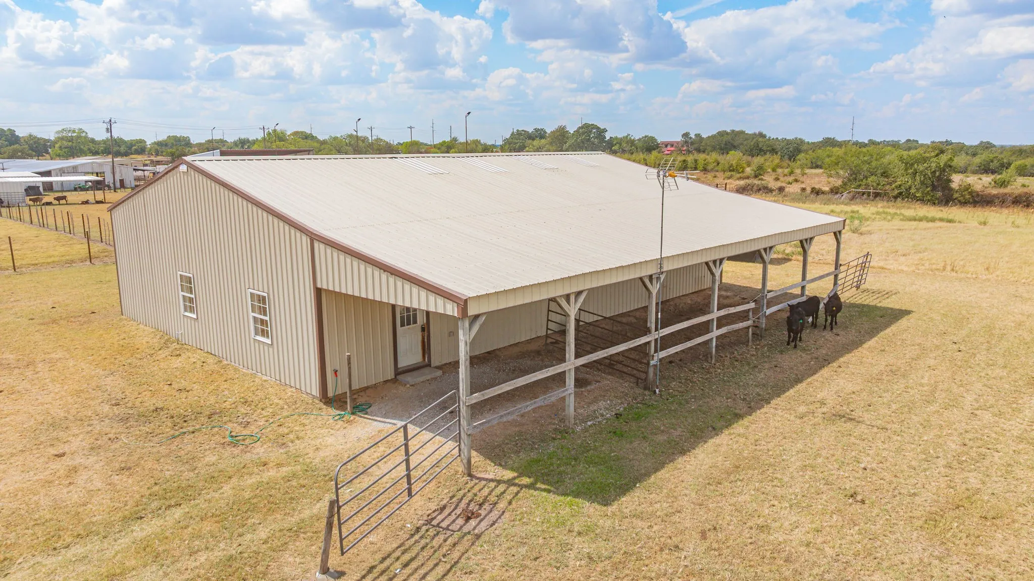 Single Family Residence For Sale in Erath County , 7829 County Road 176, Stephenville, Texas 76401, 2 Bedroom, 1 Bathroom, Garage spaces, 1,340 Sqft, built in 2007, mls#21390934, Real Estate Agent in Stephenville, Homes For Sale in Erath county, Homes For Sale in Stephenville, Realtor in Stephenville Texas, Real Estate Brokerage Independent Realty Texas, Luminita Cordes Realtor