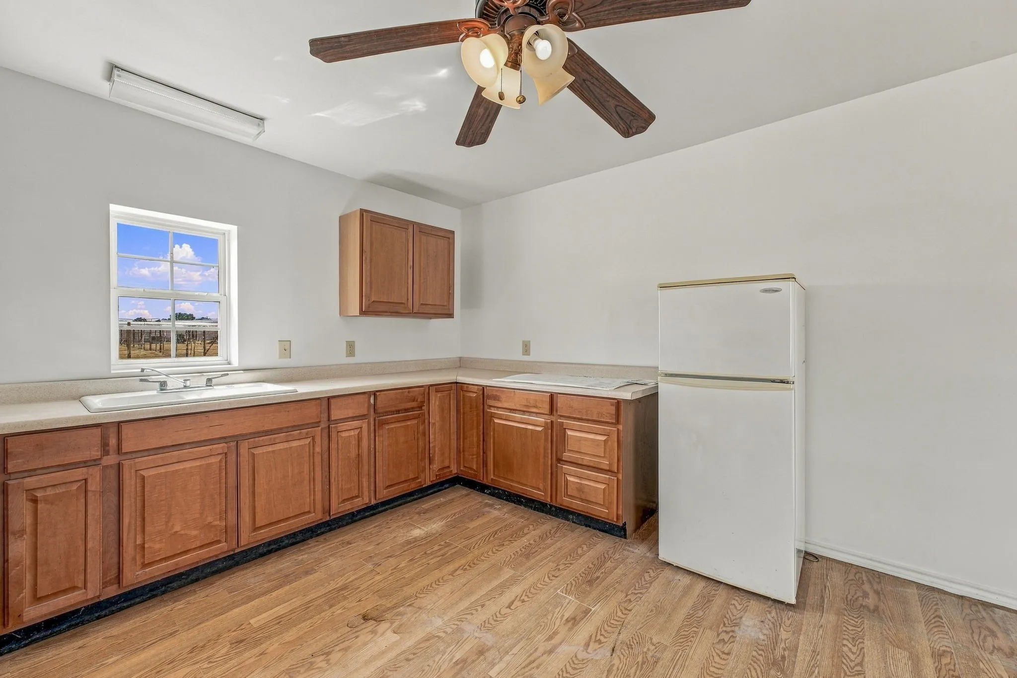 Single Family Residence For Sale in Erath County , 7829 County Road 176, Stephenville, Texas 76401, 2 Bedroom, 1 Bathroom, Garage spaces, 1,340 Sqft, built in 2007, mls#21390934, Real Estate Agent in Stephenville, Homes For Sale in Erath county, Homes For Sale in Stephenville, Realtor in Stephenville Texas, Real Estate Brokerage Independent Realty Texas, Luminita Cordes Realtor