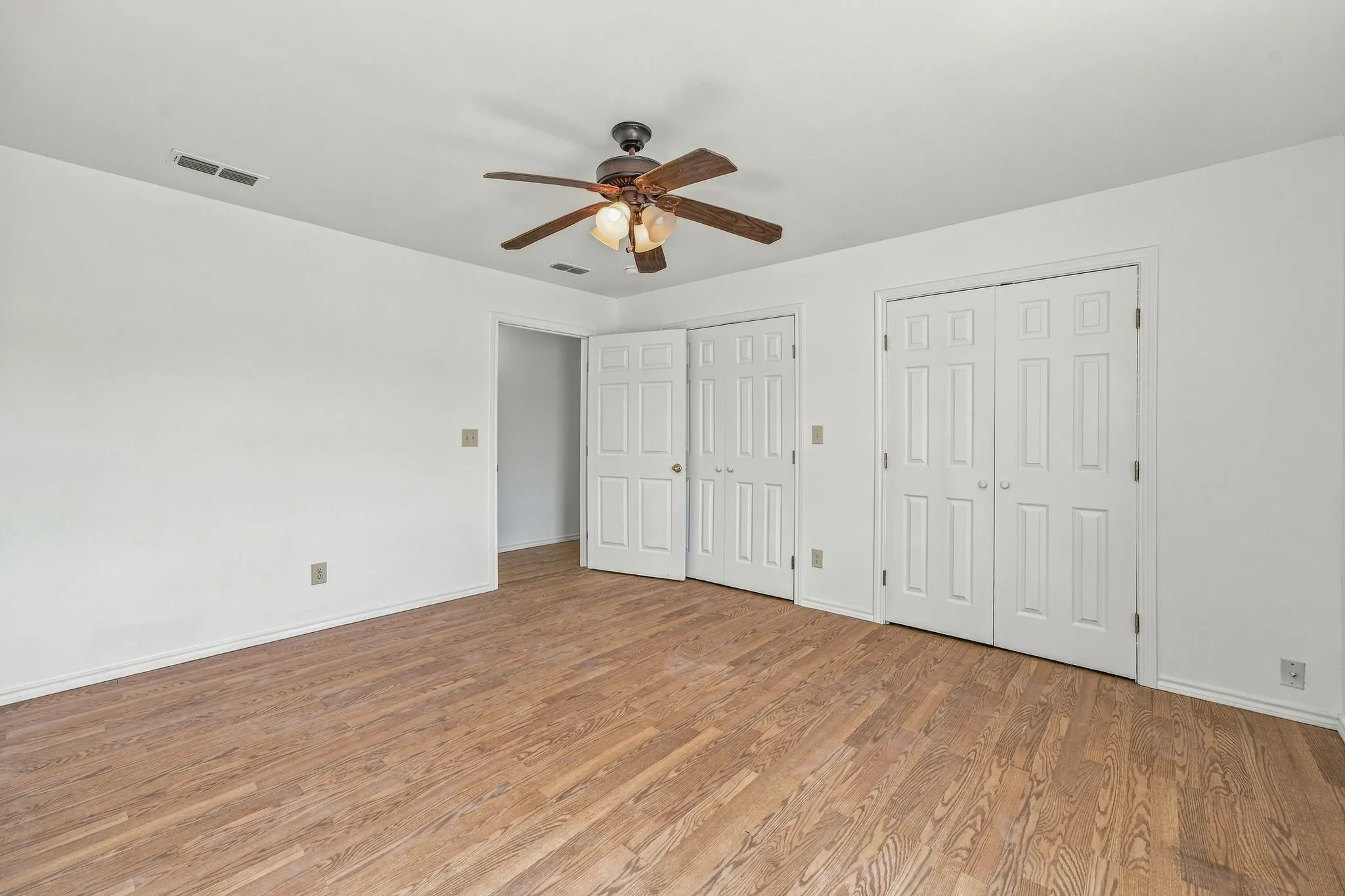 Single Family Residence For Sale in Erath County , 7829 County Road 176, Stephenville, Texas 76401, 2 Bedroom, 1 Bathroom, Garage spaces, 1,340 Sqft, built in 2007, mls#21390934, Real Estate Agent in Stephenville, Homes For Sale in Erath county, Homes For Sale in Stephenville, Realtor in Stephenville Texas, Real Estate Brokerage Independent Realty Texas, Luminita Cordes Realtor