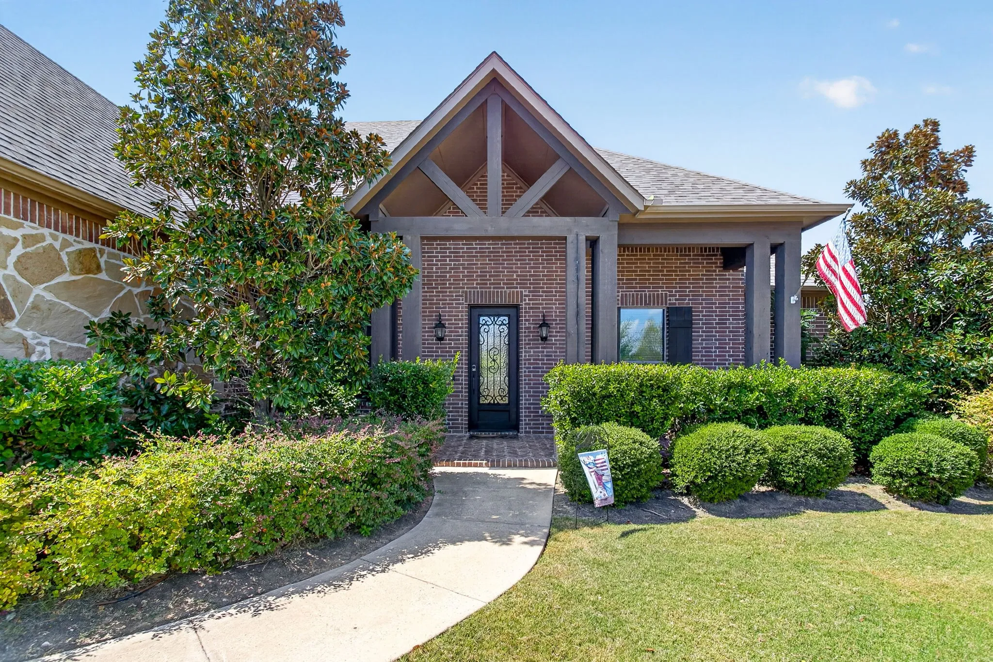 Single Family Residence For Sale in Collin County , 2595 Hendrix Avenue W, Lucas, Texas 75002, 3 Bedroom, 3 Bathroom, 3 Garage spaces, 2,950 Sqft, built in 2017, mls#21390197, Real Estate Agent in Lucas, Homes For Sale in Collin county, Homes For Sale in Lucas, Realtor in Lucas Texas, Real Estate Brokerage Independent Realty Texas, Luminita Cordes Realtor