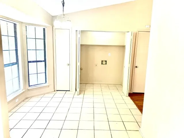 Single Family Residence For Rent in Denton County , 304 Mack Drive, Denton, Texas 76209, 4 Bedroom, 2 Bathroom, Garage spaces, 1,743 Sqft, built in 1986, mls#21390935, Real Estate Agent in Denton, Homes For Rent in Denton county, Homes For Rent in Denton, Realtor in Denton Texas, Real Estate Brokerage Independent Realty Texas, Luminita Cordes Realtor