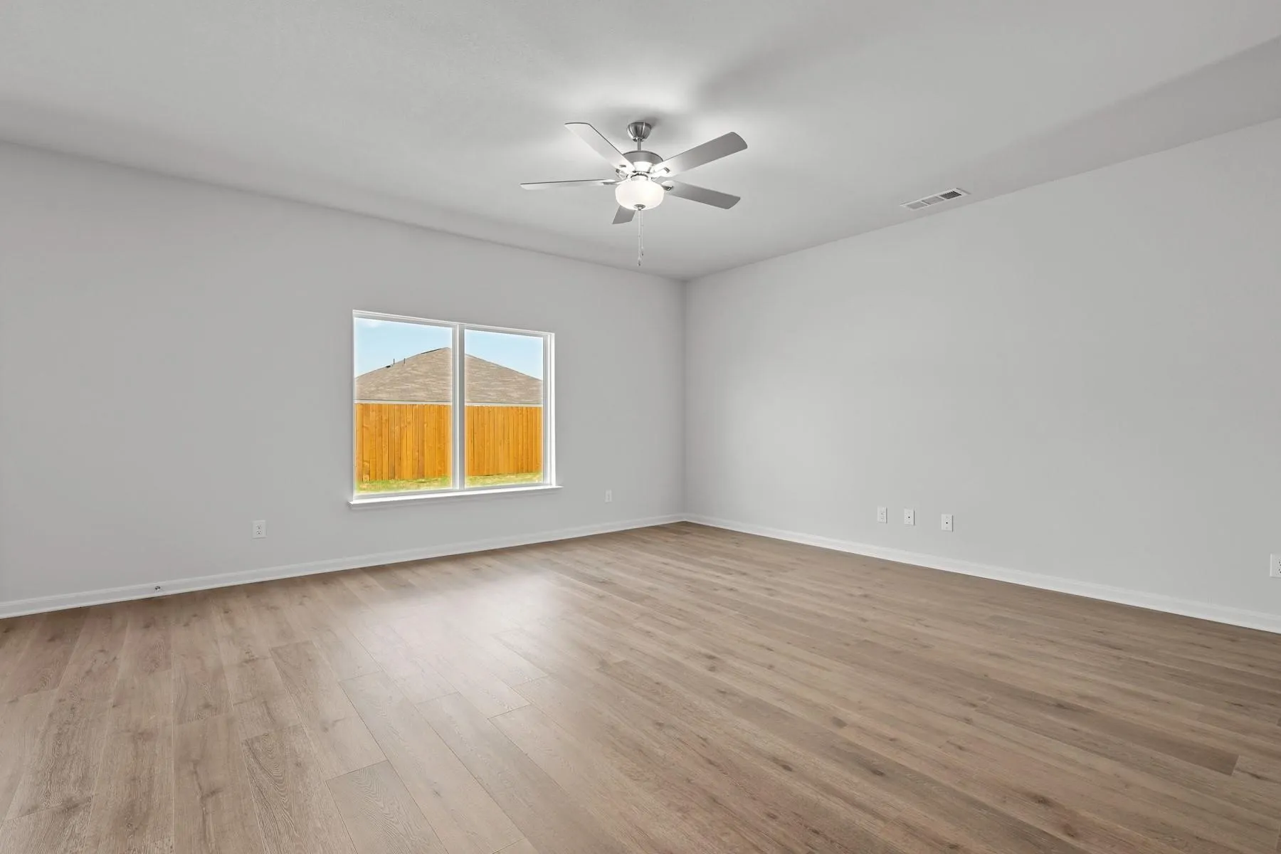 Single Family Residence For Sale in Tarrant County , 9716 Teton Vista Drive, Fort Worth, Texas 76140, 4 Bedroom, 3 Bathroom, 2 Garage spaces, 2,153 Sqft, built in 2022, mls#21390938, Real Estate Agent in Fort Worth, Homes For Sale in Tarrant county, Homes For Sale in Fort Worth, Realtor in Fort Worth Texas, Real Estate Brokerage Independent Realty Texas, Luminita Cordes Realtor