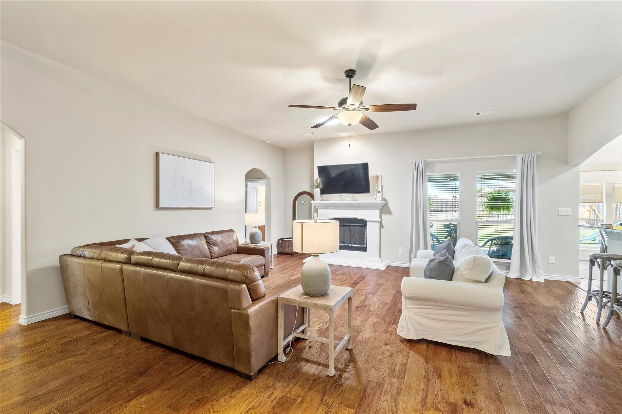 Single Family Residence For Sale in Kaufman County , 400 Acadia Lane, Forney, Texas 75126, 4 Bedroom, 2 Bathroom, 2 Garage spaces, 2,137 Sqft, built in 2016, mls#21390929, Real Estate Agent in Forney, Homes For Sale in Kaufman county, Homes For Sale in Forney, Realtor in Forney Texas, Real Estate Brokerage Independent Realty Texas, Luminita Cordes Realtor