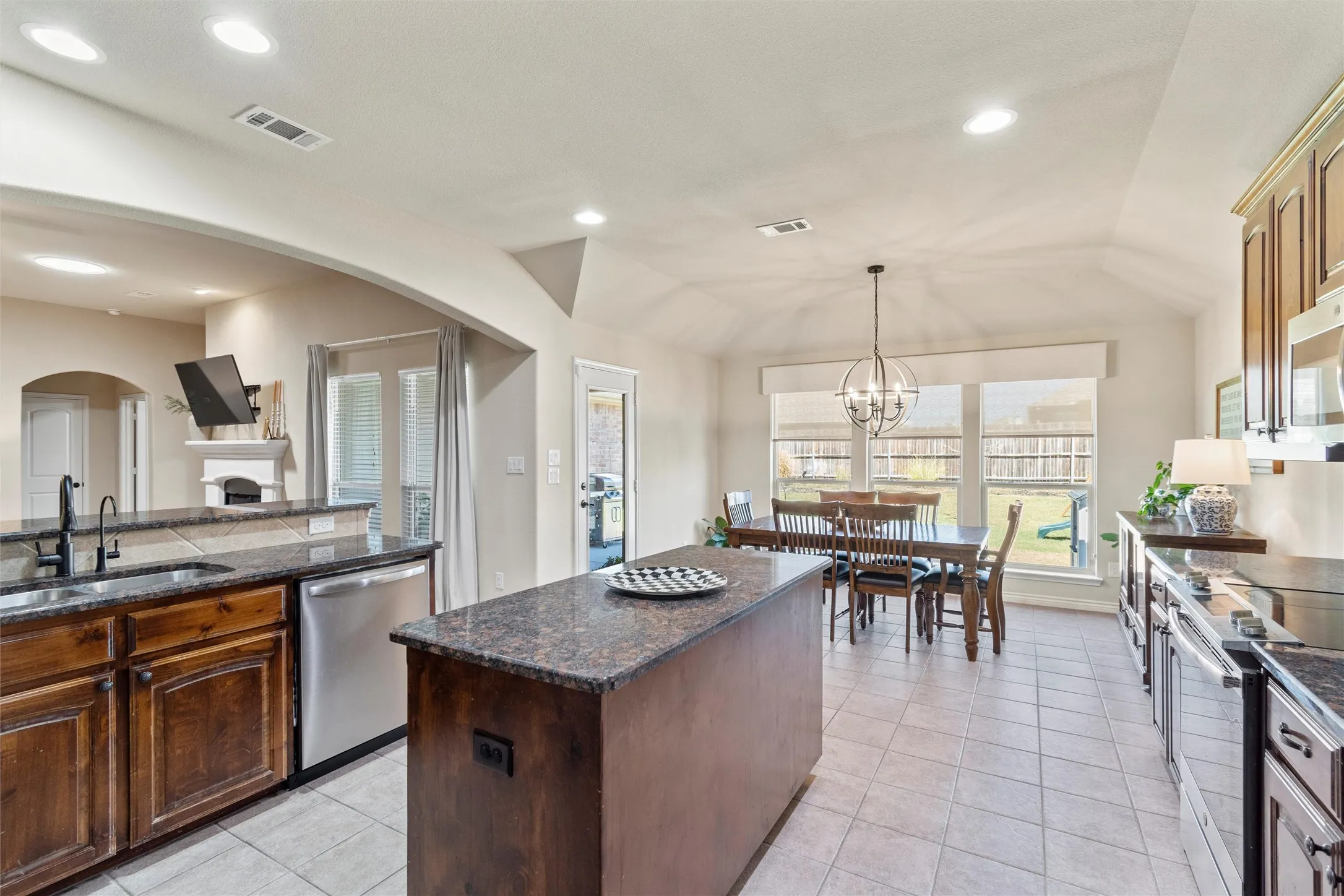 Single Family Residence For Sale in Kaufman County , 400 Acadia Lane, Forney, Texas 75126, 4 Bedroom, 2 Bathroom, 2 Garage spaces, 2,137 Sqft, built in 2016, mls#21390929, Real Estate Agent in Forney, Homes For Sale in Kaufman county, Homes For Sale in Forney, Realtor in Forney Texas, Real Estate Brokerage Independent Realty Texas, Luminita Cordes Realtor