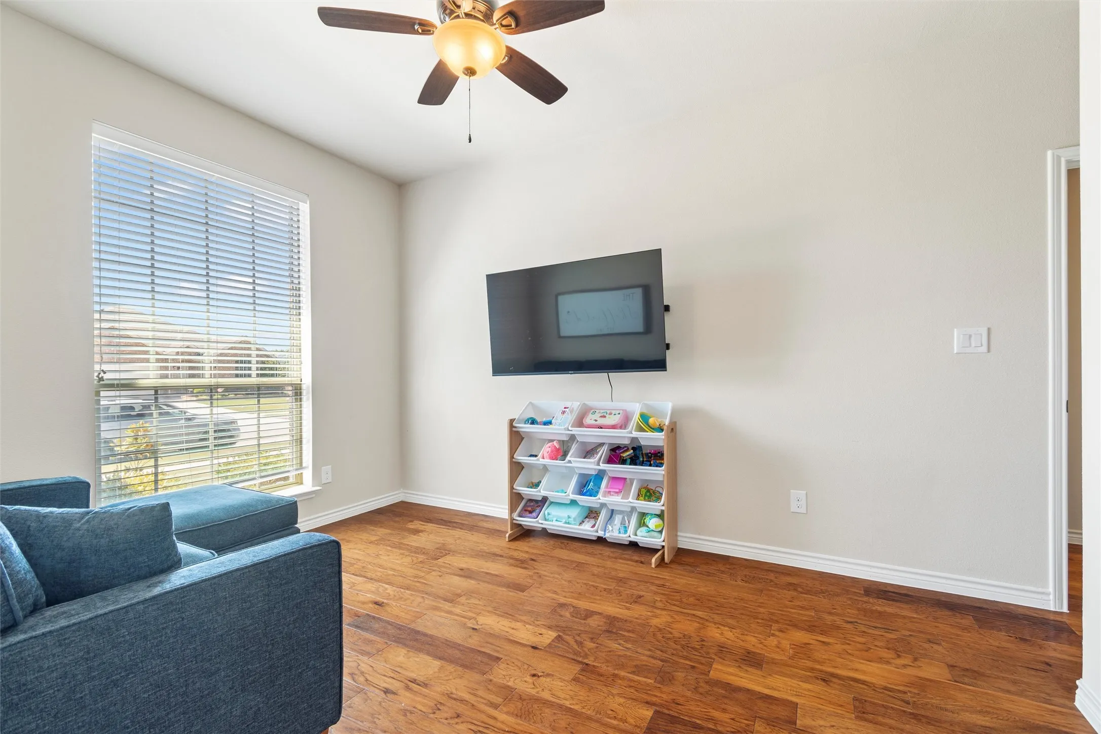 Single Family Residence For Sale in Kaufman County , 400 Acadia Lane, Forney, Texas 75126, 4 Bedroom, 2 Bathroom, 2 Garage spaces, 2,137 Sqft, built in 2016, mls#21390929, Real Estate Agent in Forney, Homes For Sale in Kaufman county, Homes For Sale in Forney, Realtor in Forney Texas, Real Estate Brokerage Independent Realty Texas, Luminita Cordes Realtor