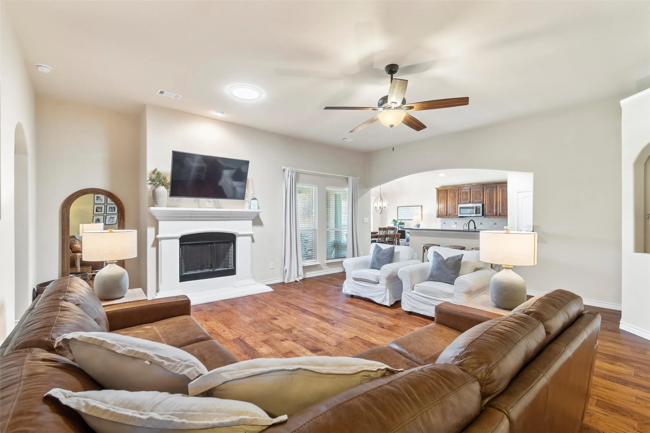 Single Family Residence For Sale in Kaufman County , 400 Acadia Lane, Forney, Texas 75126, 4 Bedroom, 2 Bathroom, 2 Garage spaces, 2,137 Sqft, built in 2016, mls#21390929, Real Estate Agent in Forney, Homes For Sale in Kaufman county, Homes For Sale in Forney, Realtor in Forney Texas, Real Estate Brokerage Independent Realty Texas, Luminita Cordes Realtor