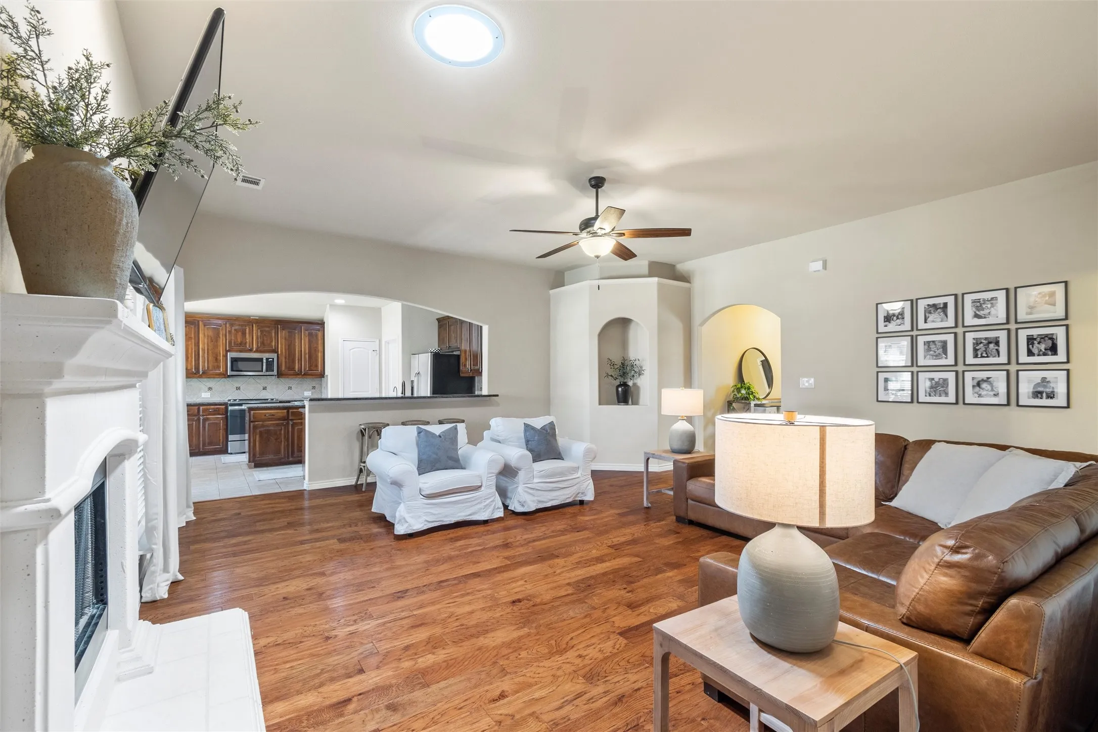 Single Family Residence For Sale in Kaufman County , 400 Acadia Lane, Forney, Texas 75126, 4 Bedroom, 2 Bathroom, 2 Garage spaces, 2,137 Sqft, built in 2016, mls#21390929, Real Estate Agent in Forney, Homes For Sale in Kaufman county, Homes For Sale in Forney, Realtor in Forney Texas, Real Estate Brokerage Independent Realty Texas, Luminita Cordes Realtor