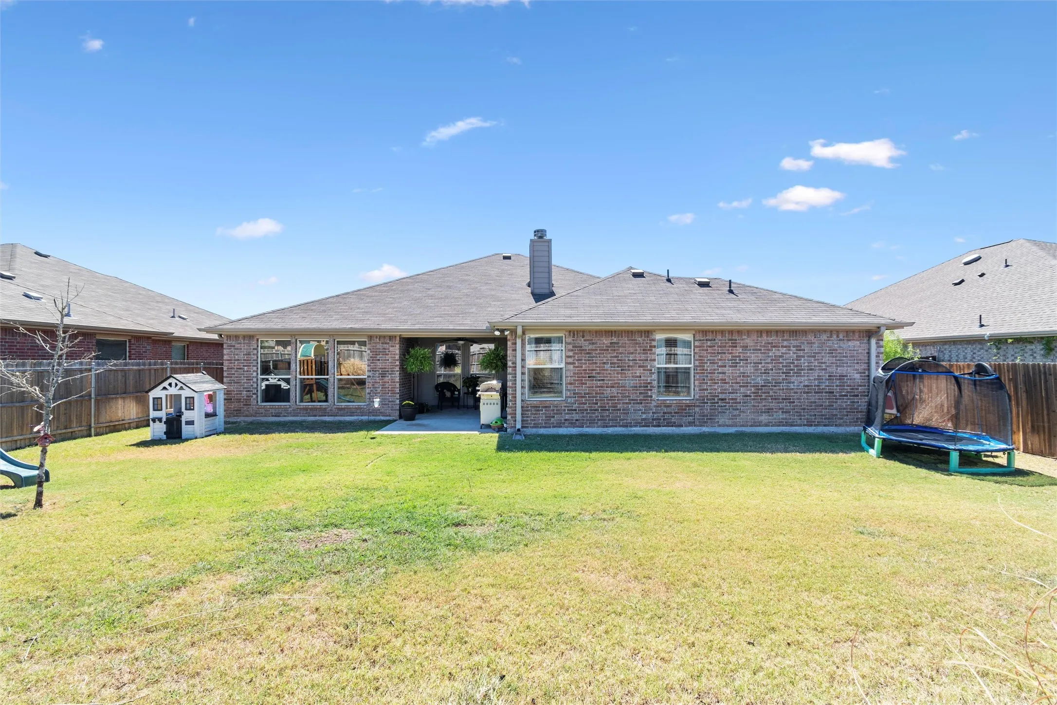 Single Family Residence For Sale in Kaufman County , 400 Acadia Lane, Forney, Texas 75126, 4 Bedroom, 2 Bathroom, 2 Garage spaces, 2,137 Sqft, built in 2016, mls#21390929, Real Estate Agent in Forney, Homes For Sale in Kaufman county, Homes For Sale in Forney, Realtor in Forney Texas, Real Estate Brokerage Independent Realty Texas, Luminita Cordes Realtor