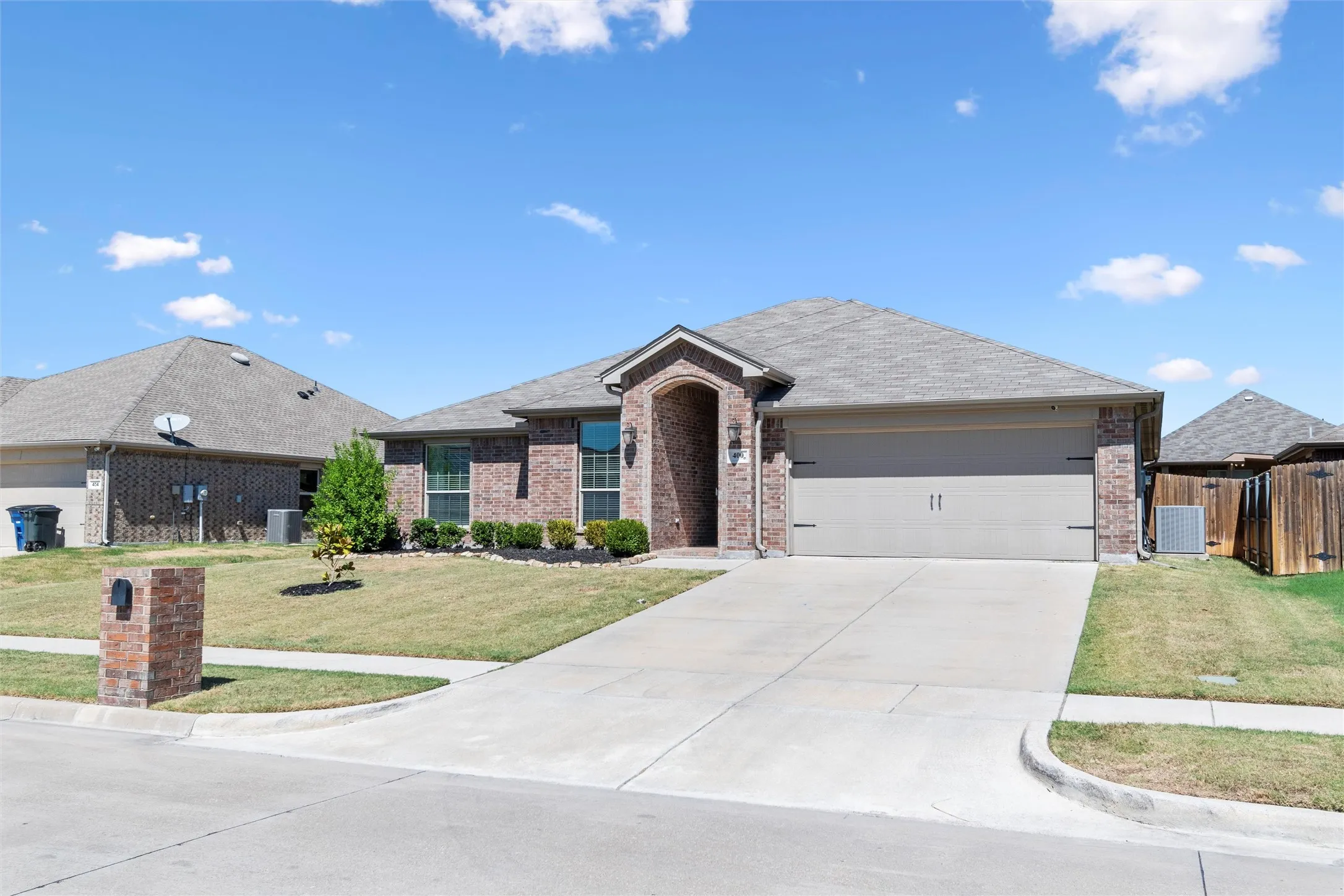 Single Family Residence For Sale in Kaufman County , 400 Acadia Lane, Forney, Texas 75126, 4 Bedroom, 2 Bathroom, 2 Garage spaces, 2,137 Sqft, built in 2016, mls#21390929, Real Estate Agent in Forney, Homes For Sale in Kaufman county, Homes For Sale in Forney, Realtor in Forney Texas, Real Estate Brokerage Independent Realty Texas, Luminita Cordes Realtor