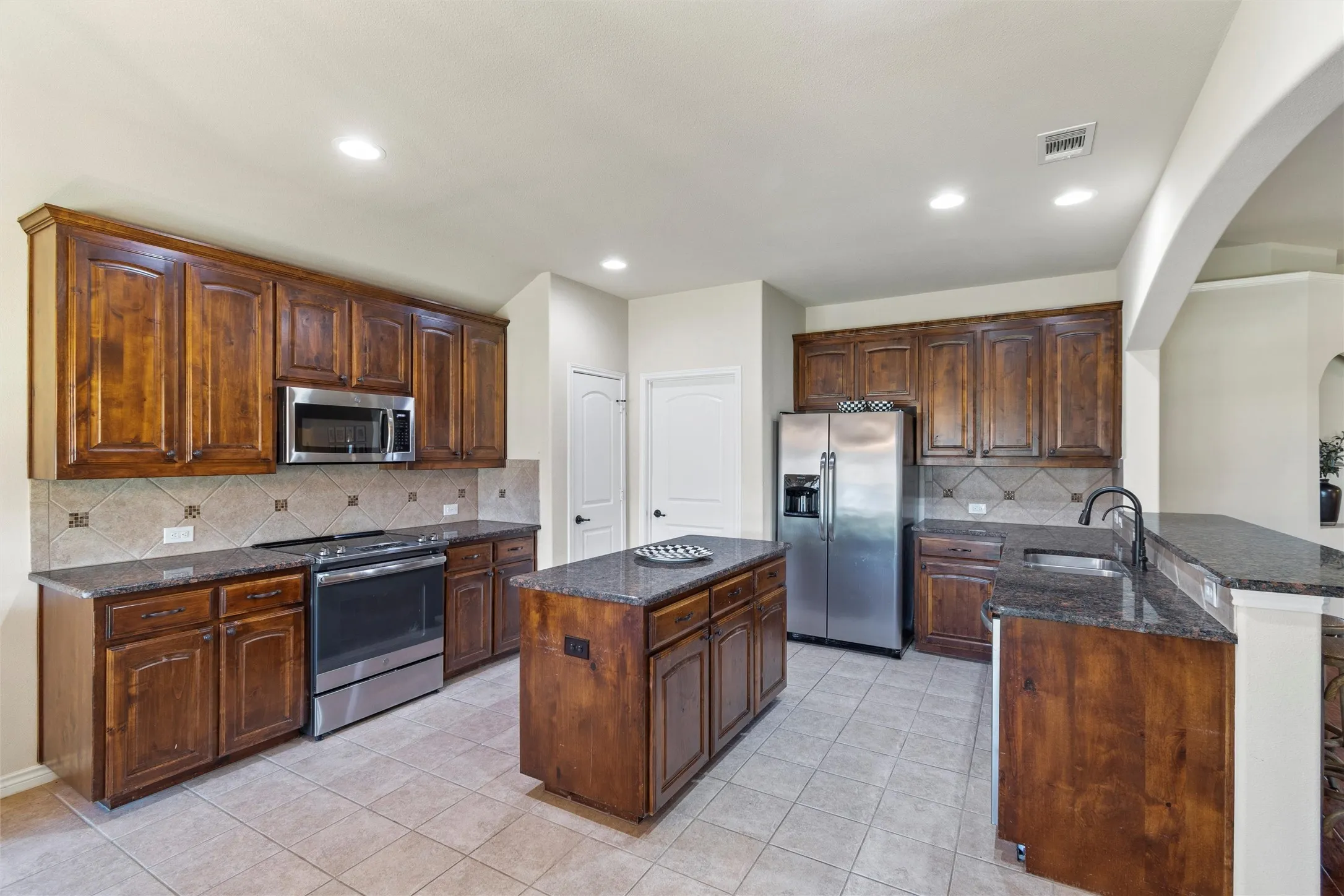 Single Family Residence For Sale in Kaufman County , 400 Acadia Lane, Forney, Texas 75126, 4 Bedroom, 2 Bathroom, 2 Garage spaces, 2,137 Sqft, built in 2016, mls#21390929, Real Estate Agent in Forney, Homes For Sale in Kaufman county, Homes For Sale in Forney, Realtor in Forney Texas, Real Estate Brokerage Independent Realty Texas, Luminita Cordes Realtor