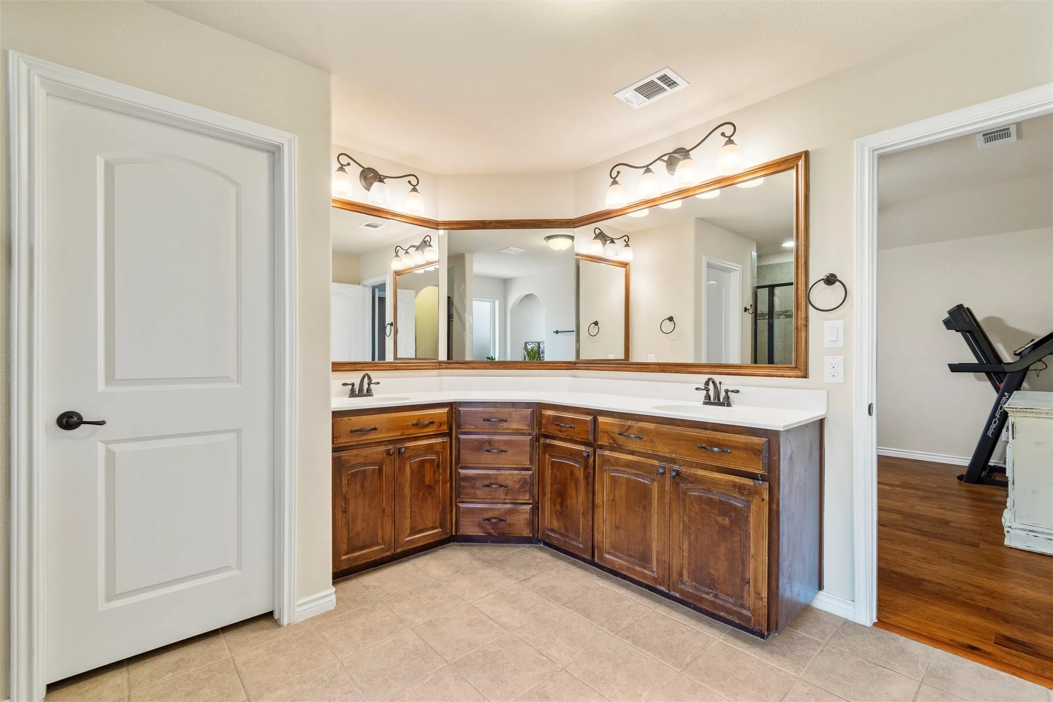 Single Family Residence For Sale in Kaufman County , 400 Acadia Lane, Forney, Texas 75126, 4 Bedroom, 2 Bathroom, 2 Garage spaces, 2,137 Sqft, built in 2016, mls#21390929, Real Estate Agent in Forney, Homes For Sale in Kaufman county, Homes For Sale in Forney, Realtor in Forney Texas, Real Estate Brokerage Independent Realty Texas, Luminita Cordes Realtor