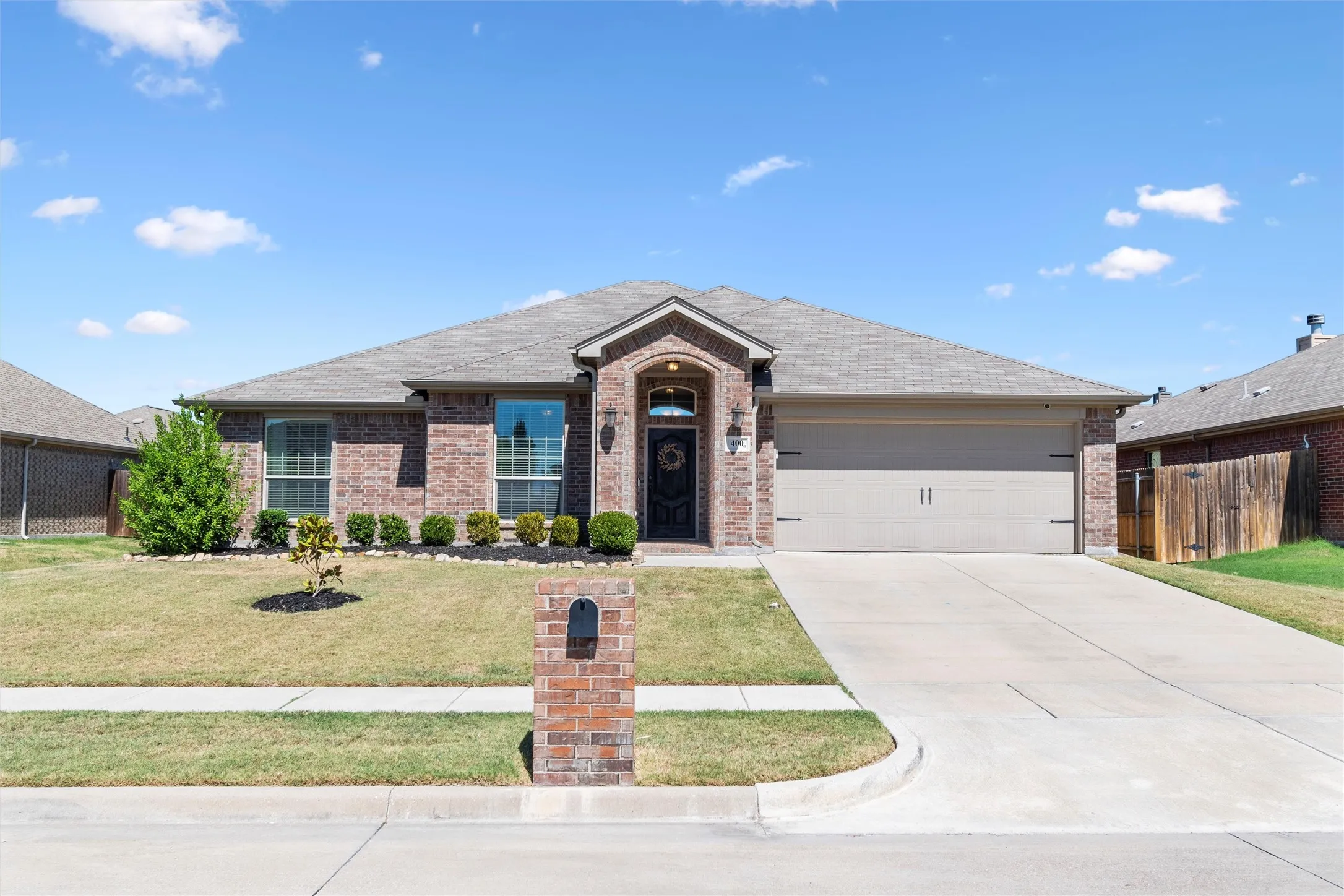 Single Family Residence For Sale in Kaufman County , 400 Acadia Lane, Forney, Texas 75126, 4 Bedroom, 2 Bathroom, 2 Garage spaces, 2,137 Sqft, built in 2016, mls#21390929, Real Estate Agent in Forney, Homes For Sale in Kaufman county, Homes For Sale in Forney, Realtor in Forney Texas, Real Estate Brokerage Independent Realty Texas, Luminita Cordes Realtor
