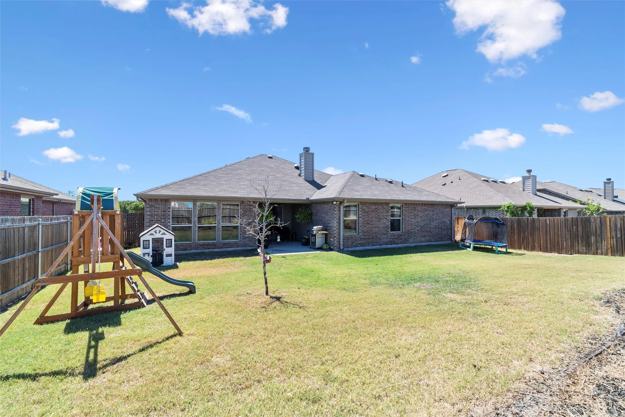 Single Family Residence For Sale in Kaufman County , 400 Acadia Lane, Forney, Texas 75126, 4 Bedroom, 2 Bathroom, 2 Garage spaces, 2,137 Sqft, built in 2016, mls#21390929, Real Estate Agent in Forney, Homes For Sale in Kaufman county, Homes For Sale in Forney, Realtor in Forney Texas, Real Estate Brokerage Independent Realty Texas, Luminita Cordes Realtor