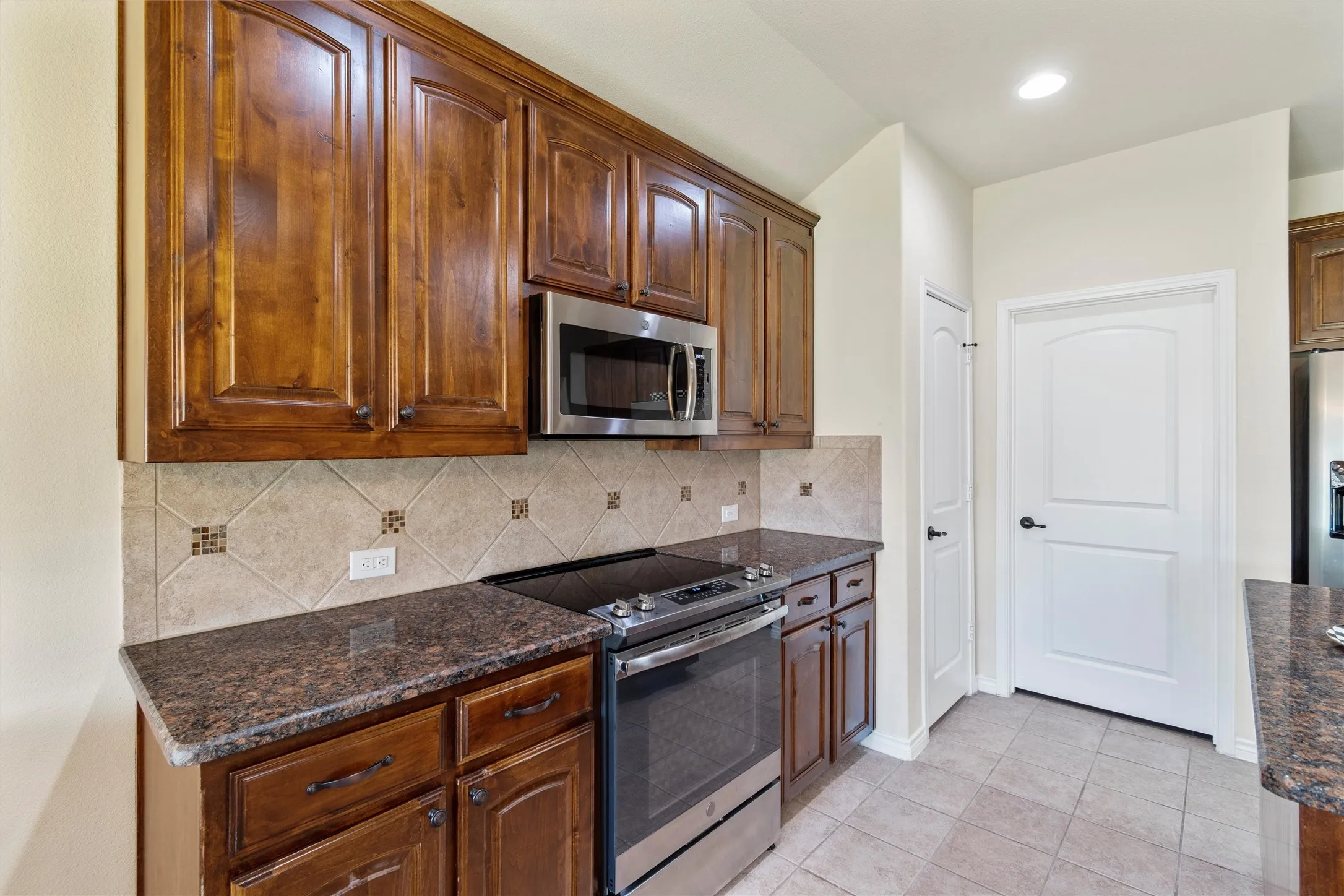 Single Family Residence For Sale in Kaufman County , 400 Acadia Lane, Forney, Texas 75126, 4 Bedroom, 2 Bathroom, 2 Garage spaces, 2,137 Sqft, built in 2016, mls#21390929, Real Estate Agent in Forney, Homes For Sale in Kaufman county, Homes For Sale in Forney, Realtor in Forney Texas, Real Estate Brokerage Independent Realty Texas, Luminita Cordes Realtor
