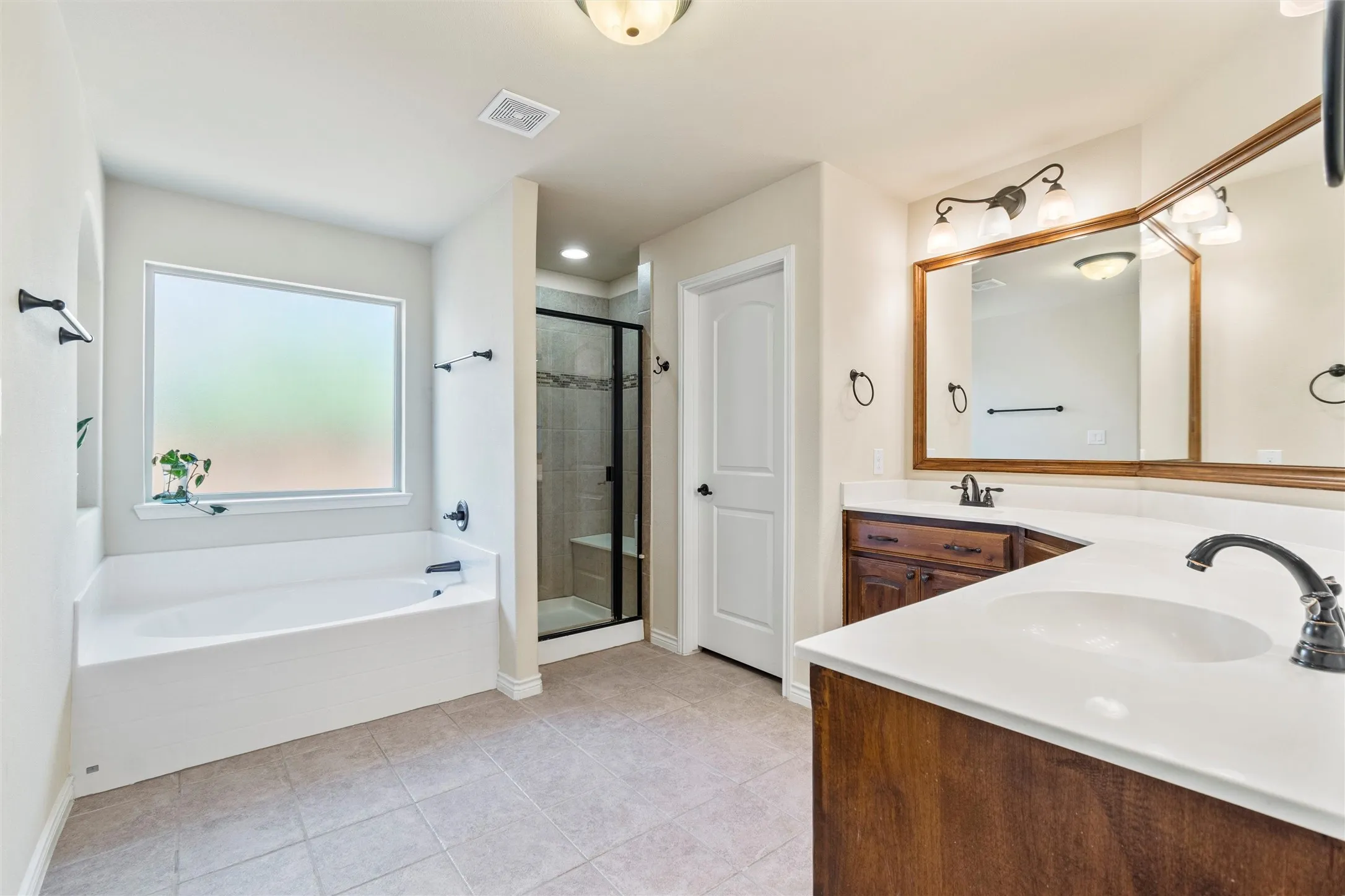 Single Family Residence For Sale in Kaufman County , 400 Acadia Lane, Forney, Texas 75126, 4 Bedroom, 2 Bathroom, 2 Garage spaces, 2,137 Sqft, built in 2016, mls#21390929, Real Estate Agent in Forney, Homes For Sale in Kaufman county, Homes For Sale in Forney, Realtor in Forney Texas, Real Estate Brokerage Independent Realty Texas, Luminita Cordes Realtor