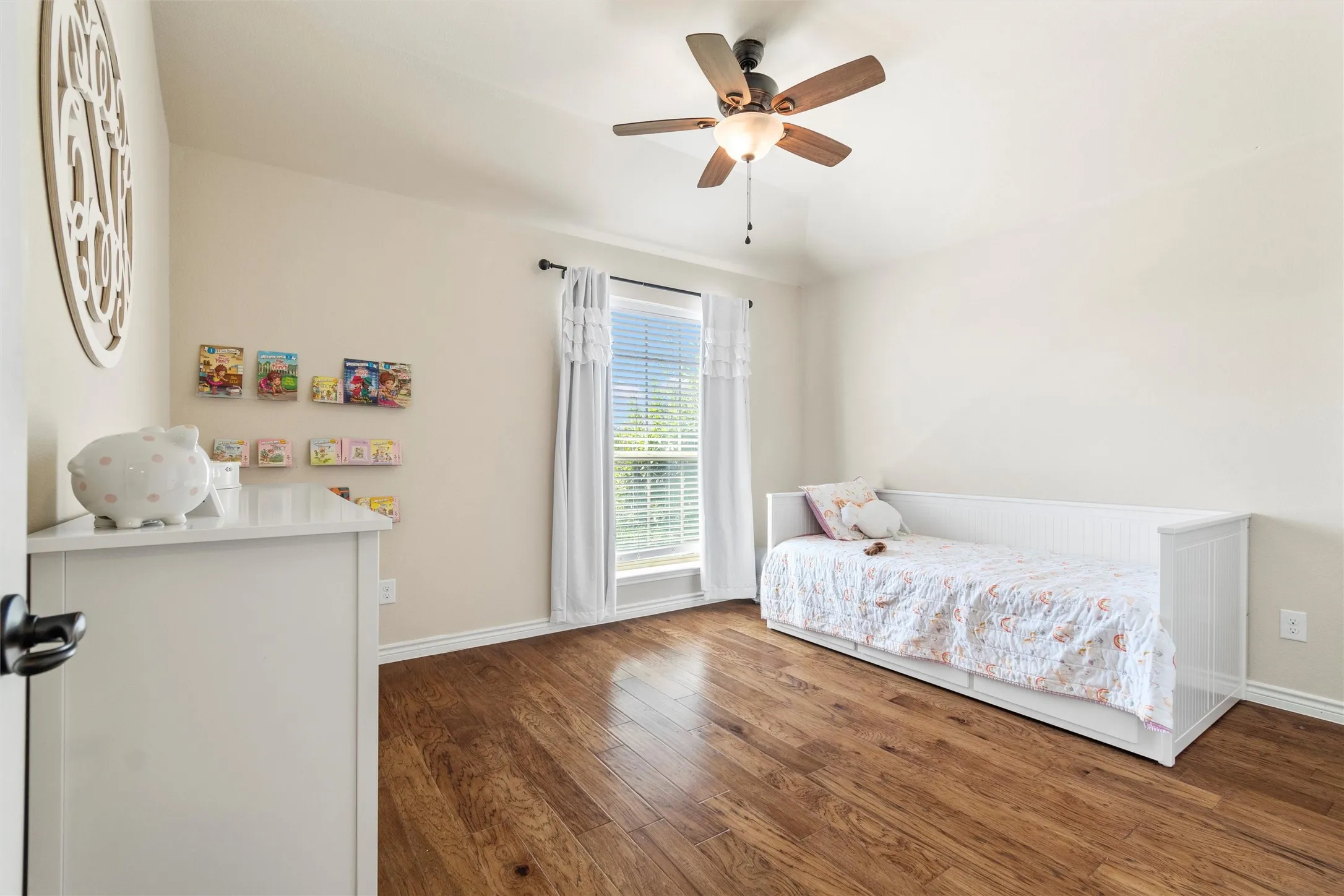 Single Family Residence For Sale in Kaufman County , 400 Acadia Lane, Forney, Texas 75126, 4 Bedroom, 2 Bathroom, 2 Garage spaces, 2,137 Sqft, built in 2016, mls#21390929, Real Estate Agent in Forney, Homes For Sale in Kaufman county, Homes For Sale in Forney, Realtor in Forney Texas, Real Estate Brokerage Independent Realty Texas, Luminita Cordes Realtor