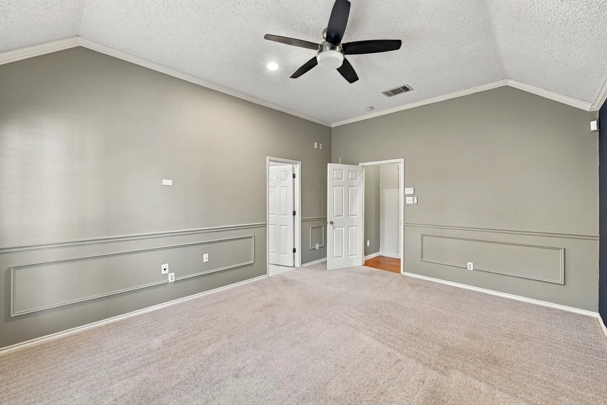 Single Family Residence For Sale in Tarrant County , 2304 Grimsley Terrace, Mansfield, Texas 76063, 3 Bedroom, 3 Bathroom, 2 Garage spaces, 1,908 Sqft, built in 1993, mls#21390945, Real Estate Agent in Mansfield, Homes For Sale in Tarrant county, Homes For Sale in Mansfield, Realtor in Mansfield Texas, Real Estate Brokerage Independent Realty Texas, Luminita Cordes Realtor